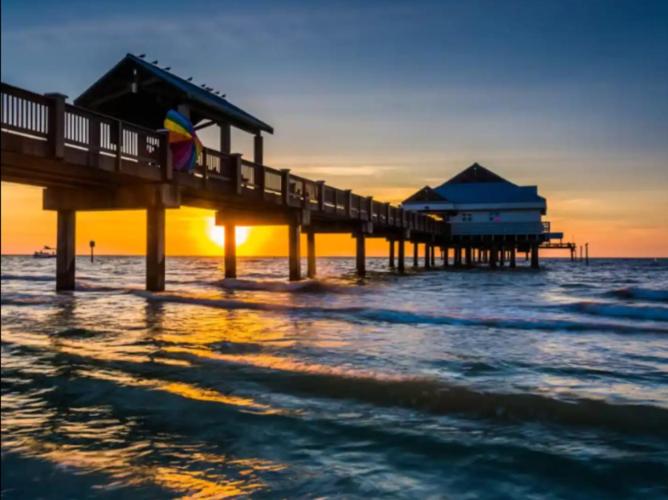 Largo, Fl Heated Pool 8 Beds 1 Mile to Beach Pets