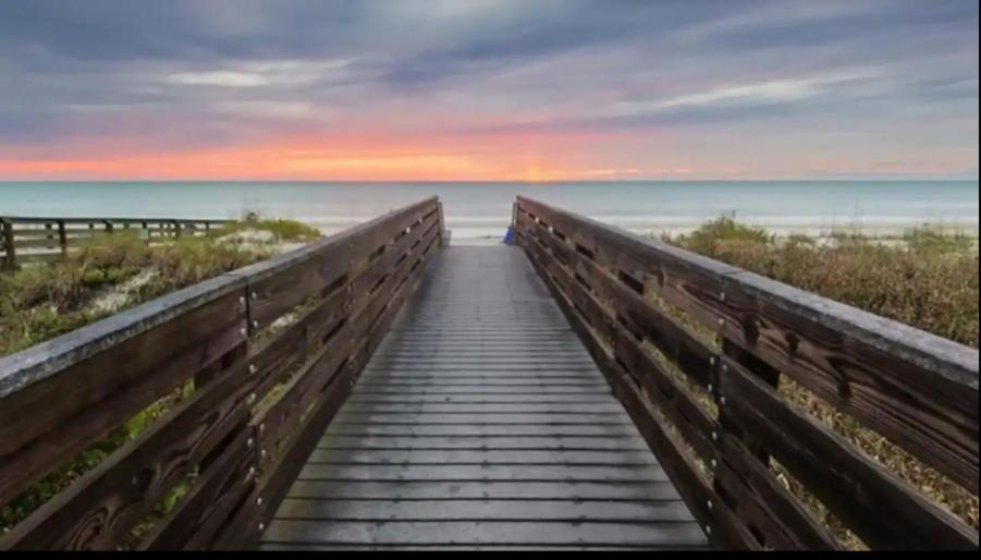 Largo, Fl Heated Pool 8 Beds 1 Mile to Beach Pets