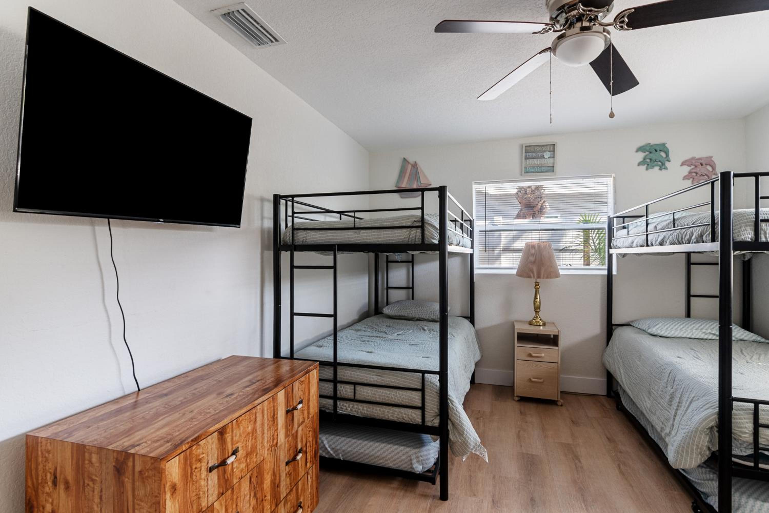Largo, Fl Heated Pool 8 Beds 1 Mile to Beach Pets