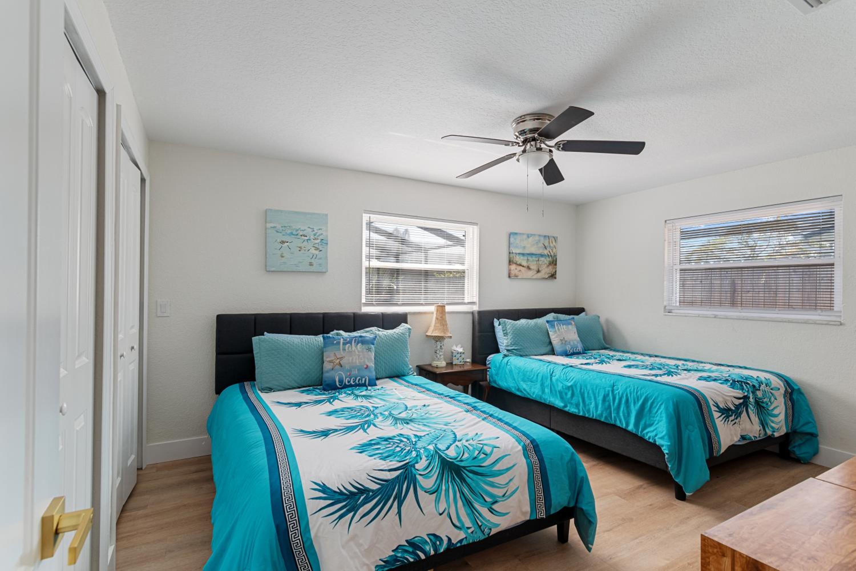 Largo, Fl Heated Pool 8 Beds 1 Mile to Beach Pets