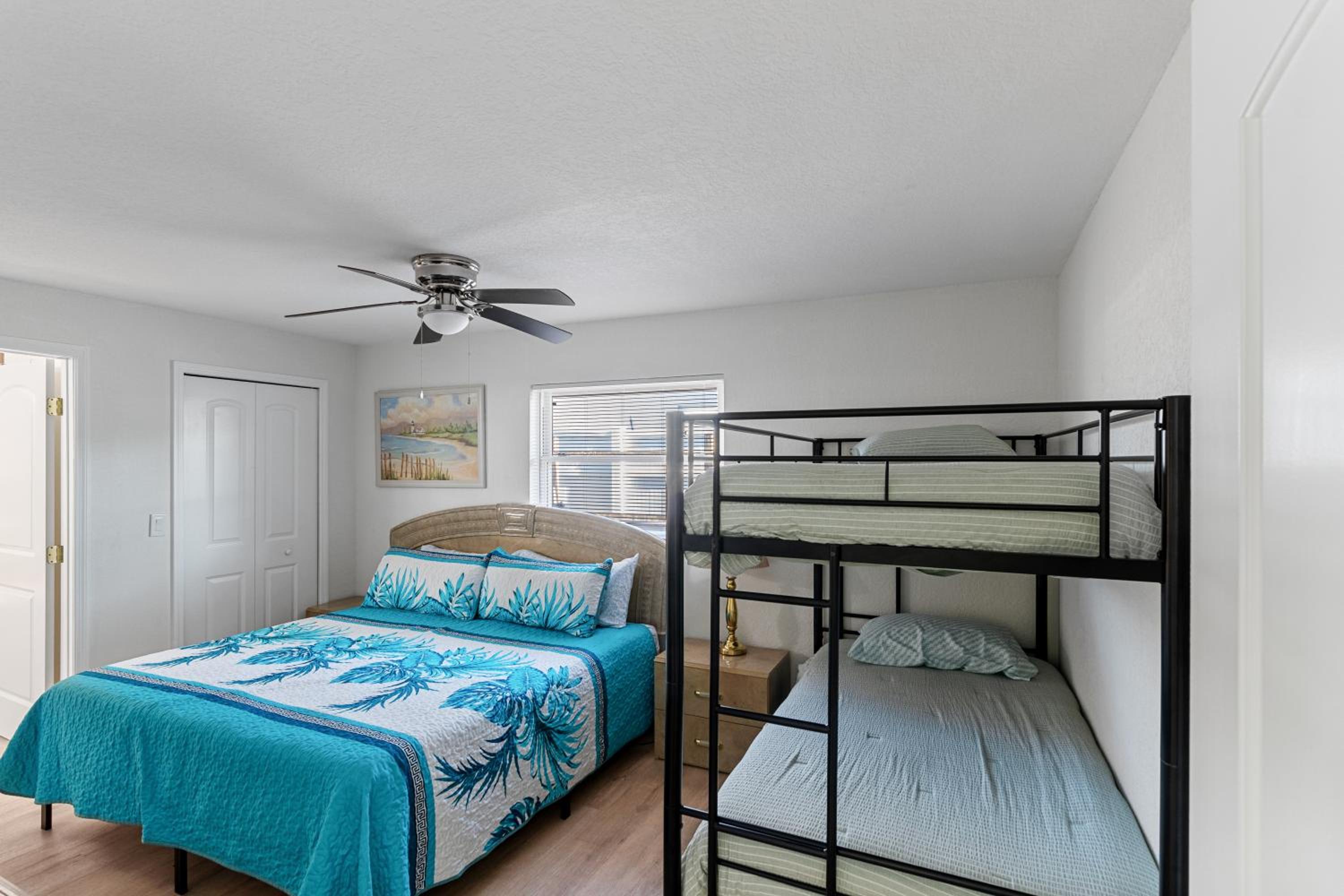 Largo, Fl Heated Pool 8 Beds 1 Mile to Beach Pets