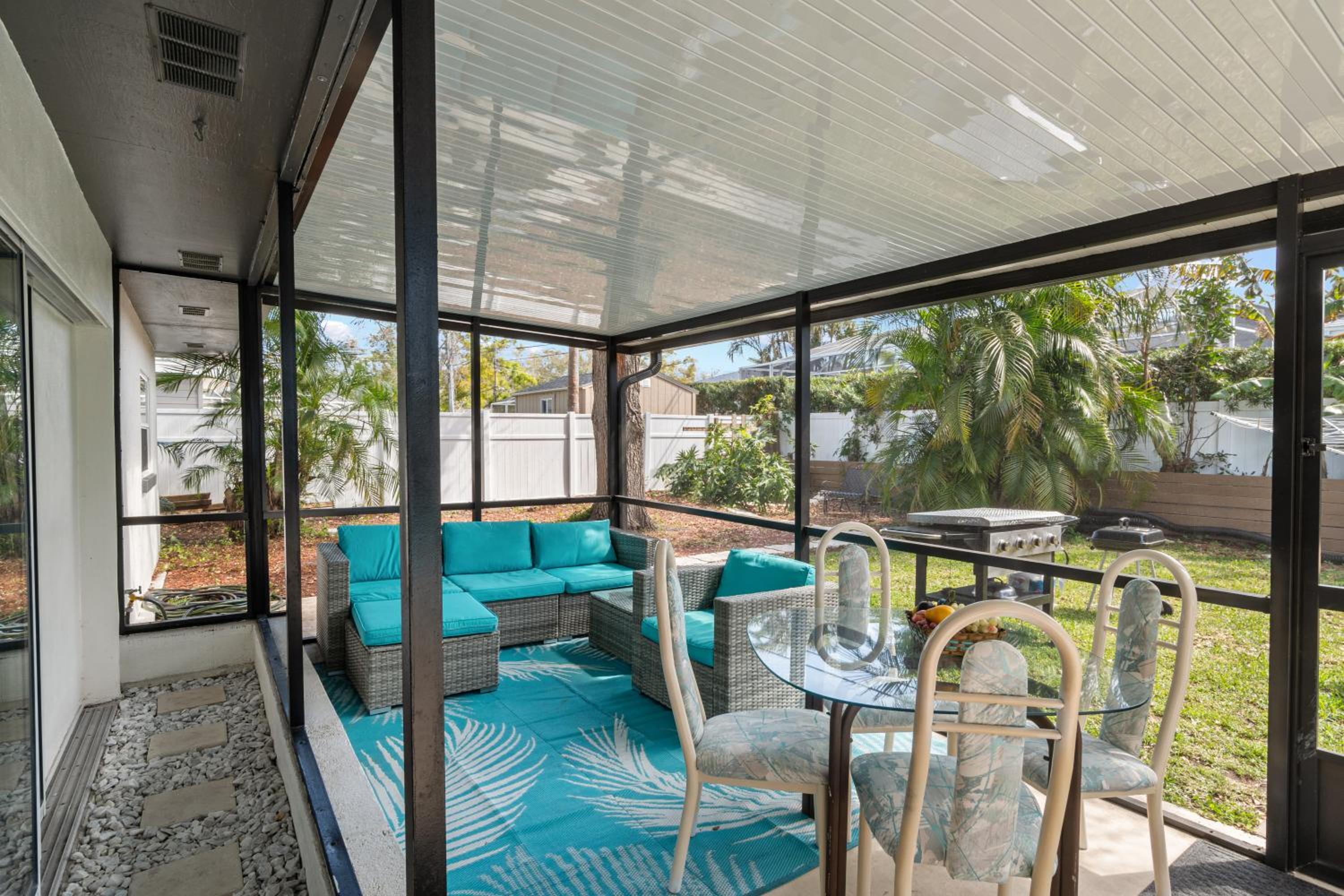 Largo, Fl Heated Pool 8 Beds 1 Mile to Beach Pets