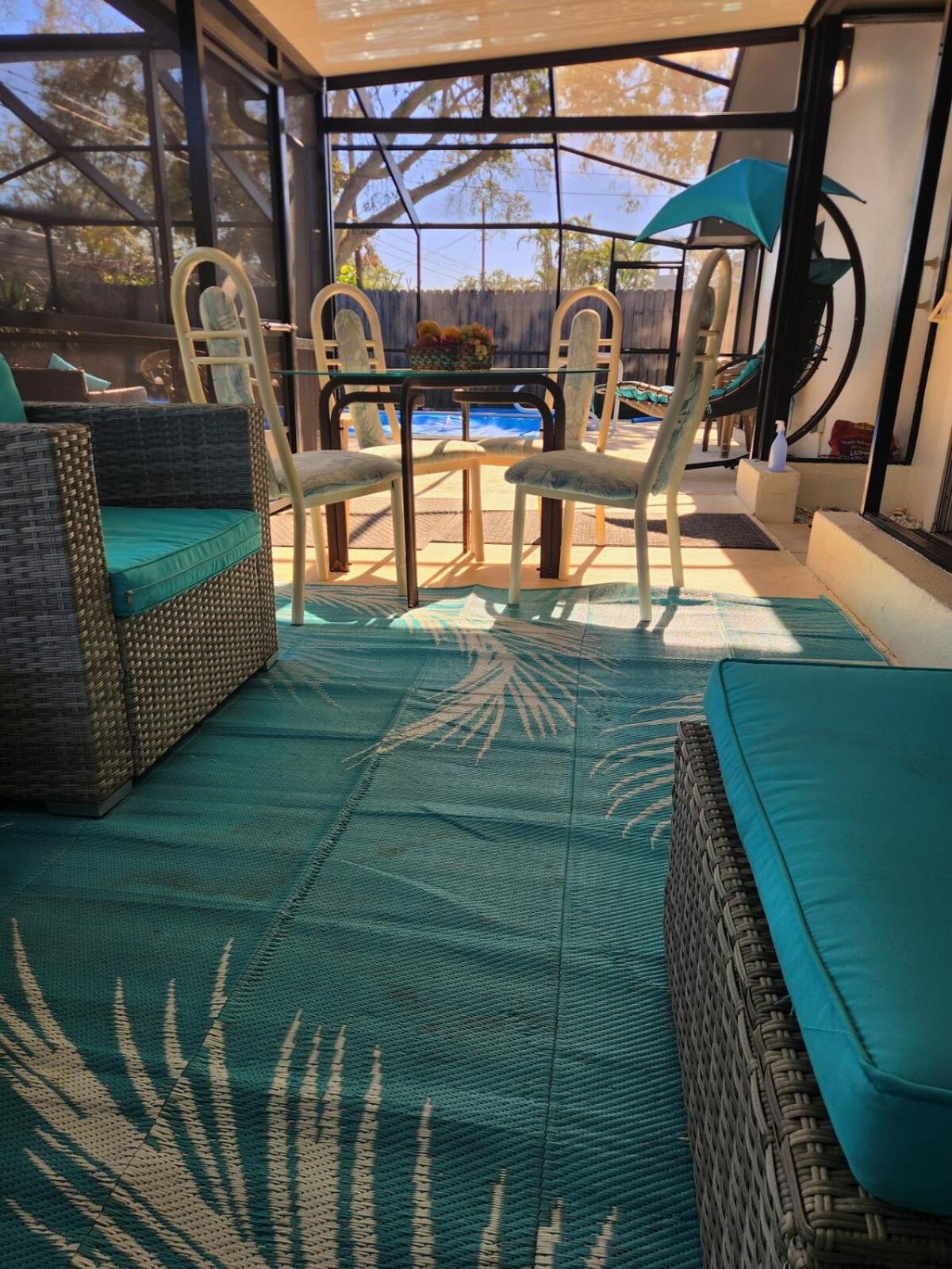 Largo, Fl Heated Pool 8 Beds 1 Mile to Beach Pets