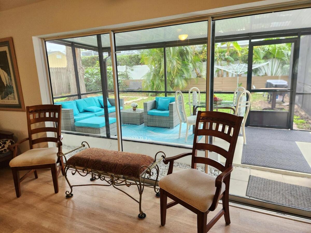Largo, Fl Heated Pool 8 Beds 1 Mile to Beach Pets