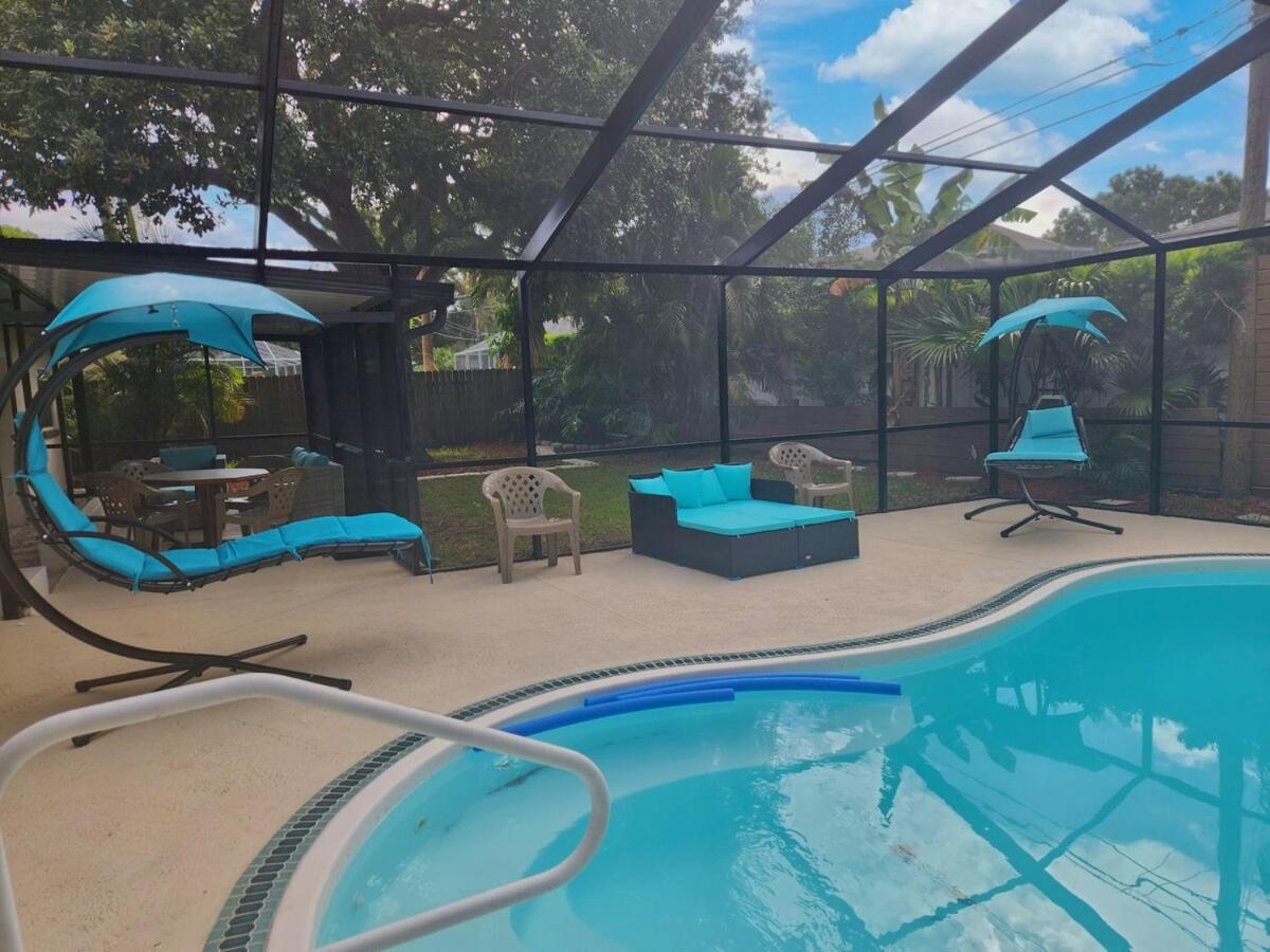 Largo, Fl Heated Pool 8 Beds 1 Mile to Beach Pets