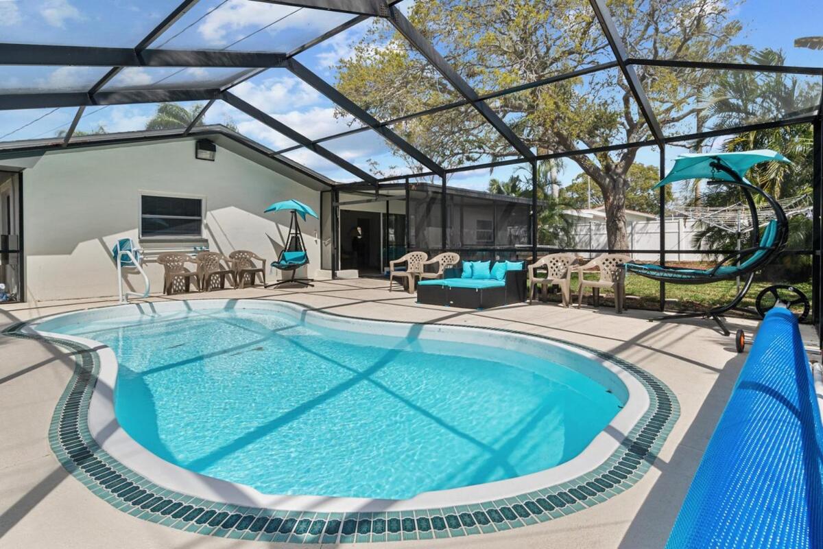 Largo, Fl Heated Pool 8 Beds 1 Mile to Beach Pets