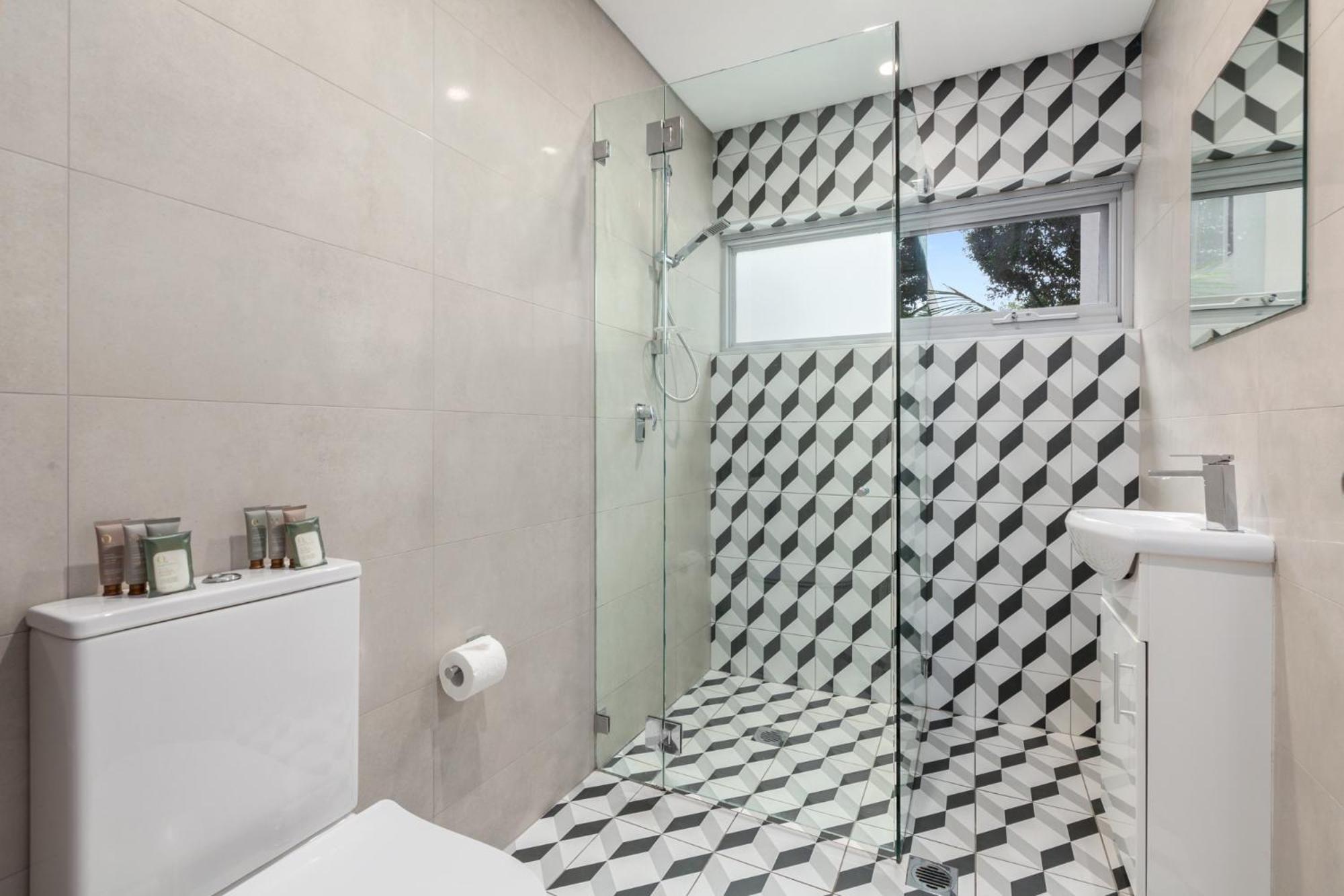 Bright Studio with Balcony near Coogee Beach
