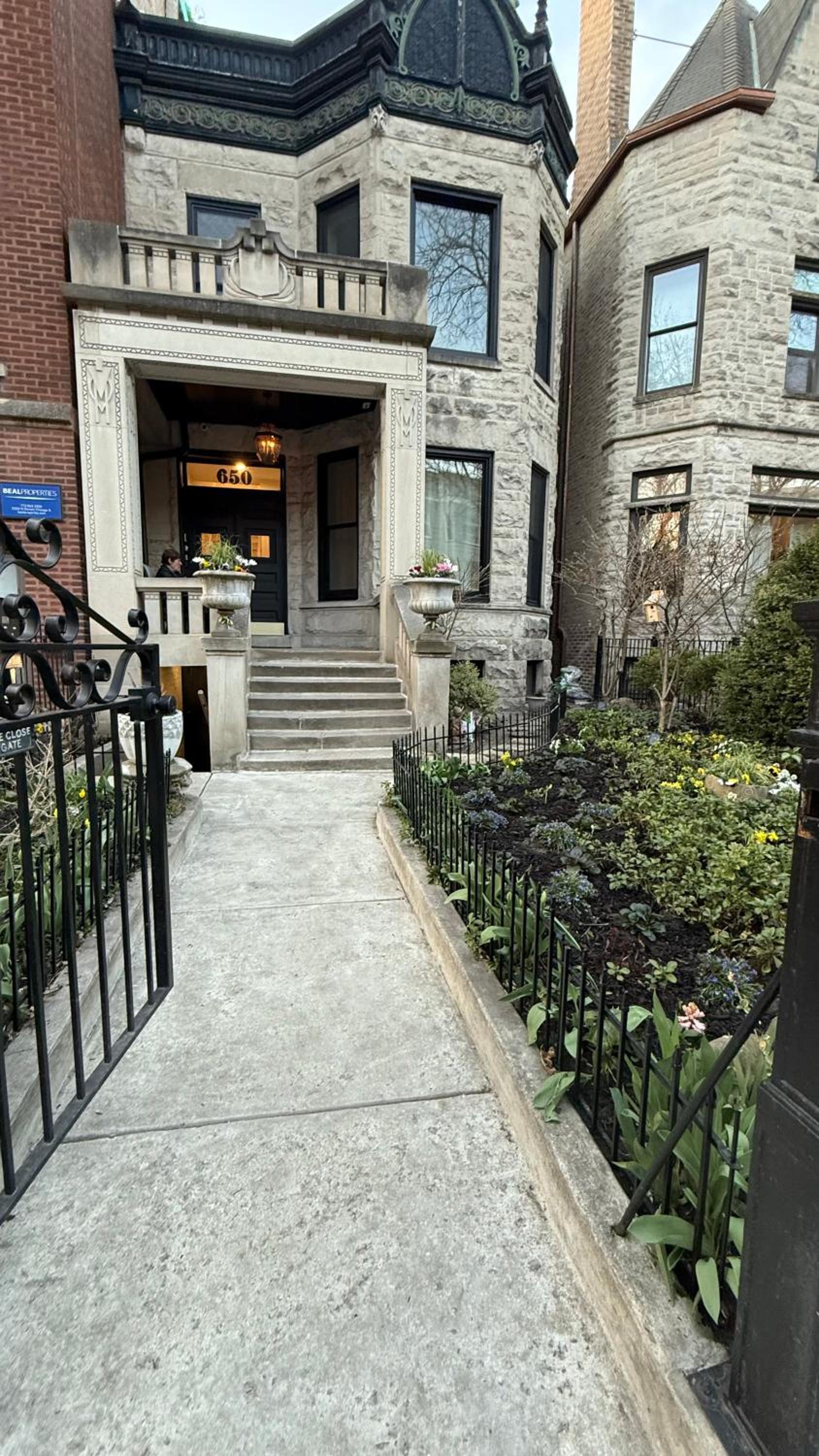 Luxurious Lincoln Park Home with Gourmet Kitchen
