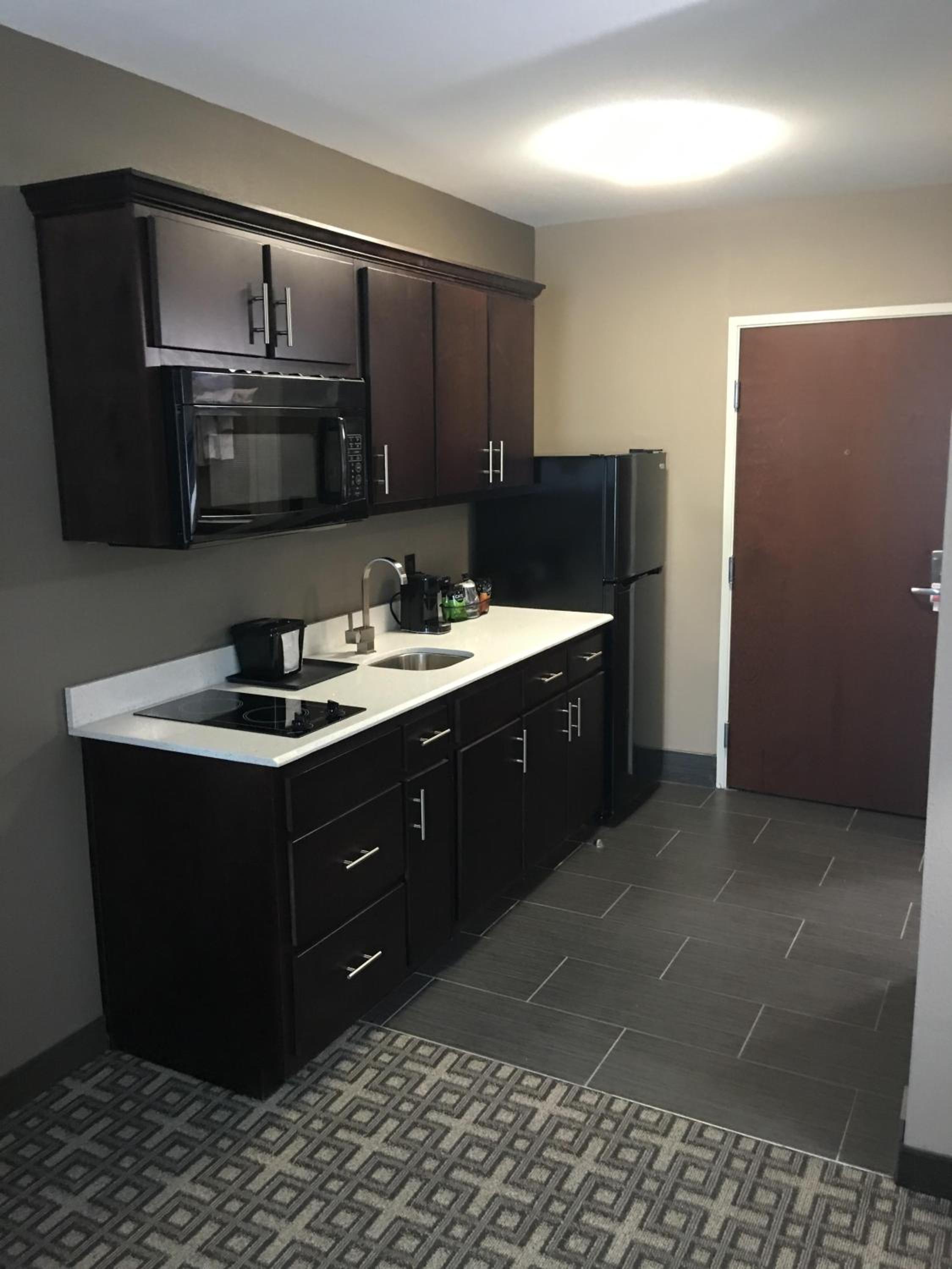 Americas Best Value Inn & Suites