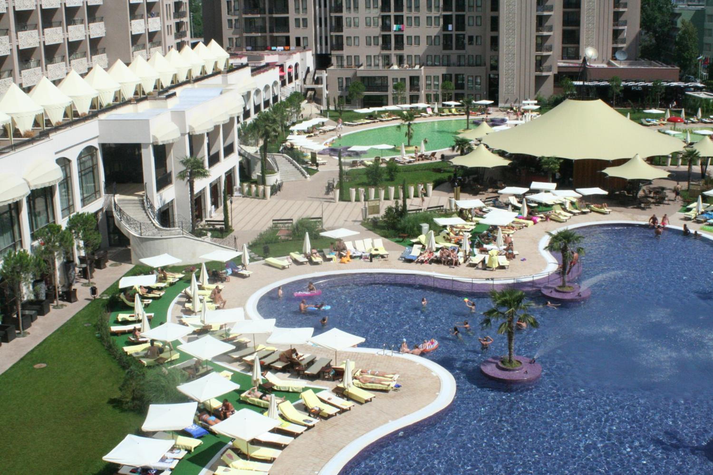 Menada Apartments in Royal Beach