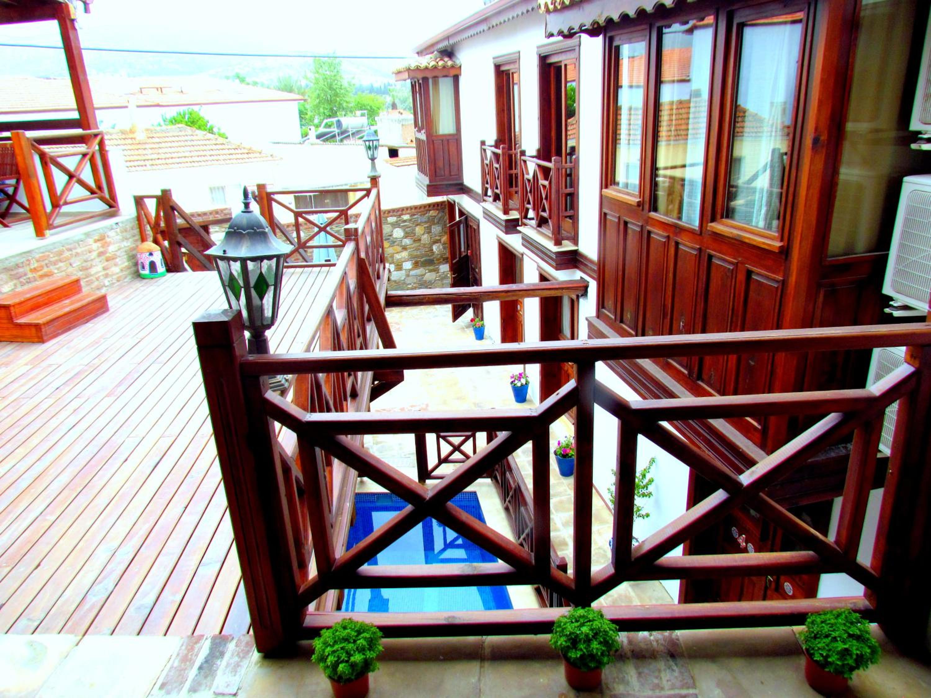 Amazon Petite Palace