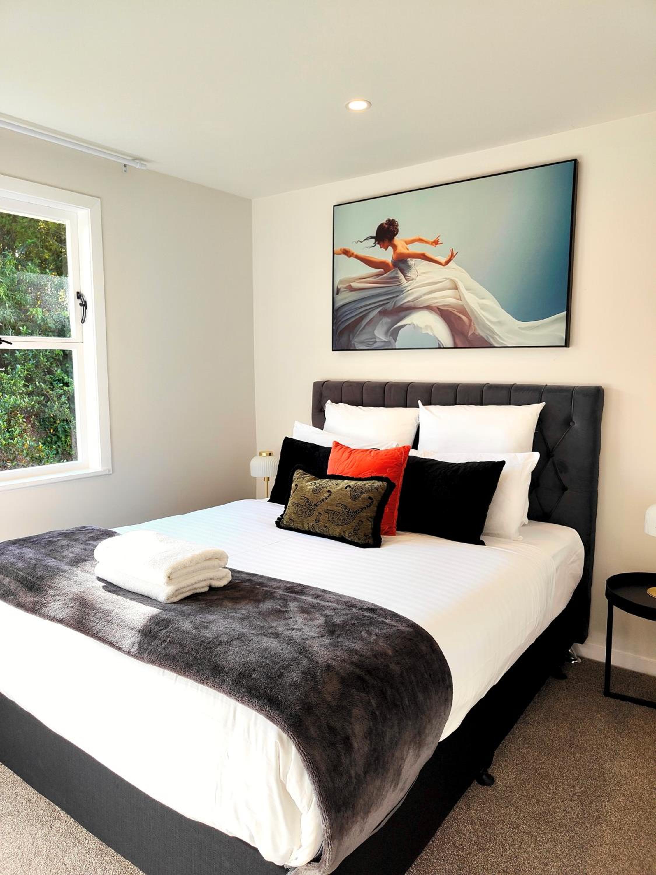 Most Peaceful & Private City Retreat - New AC - CBD 12 KMs & Airport 17KMs Away