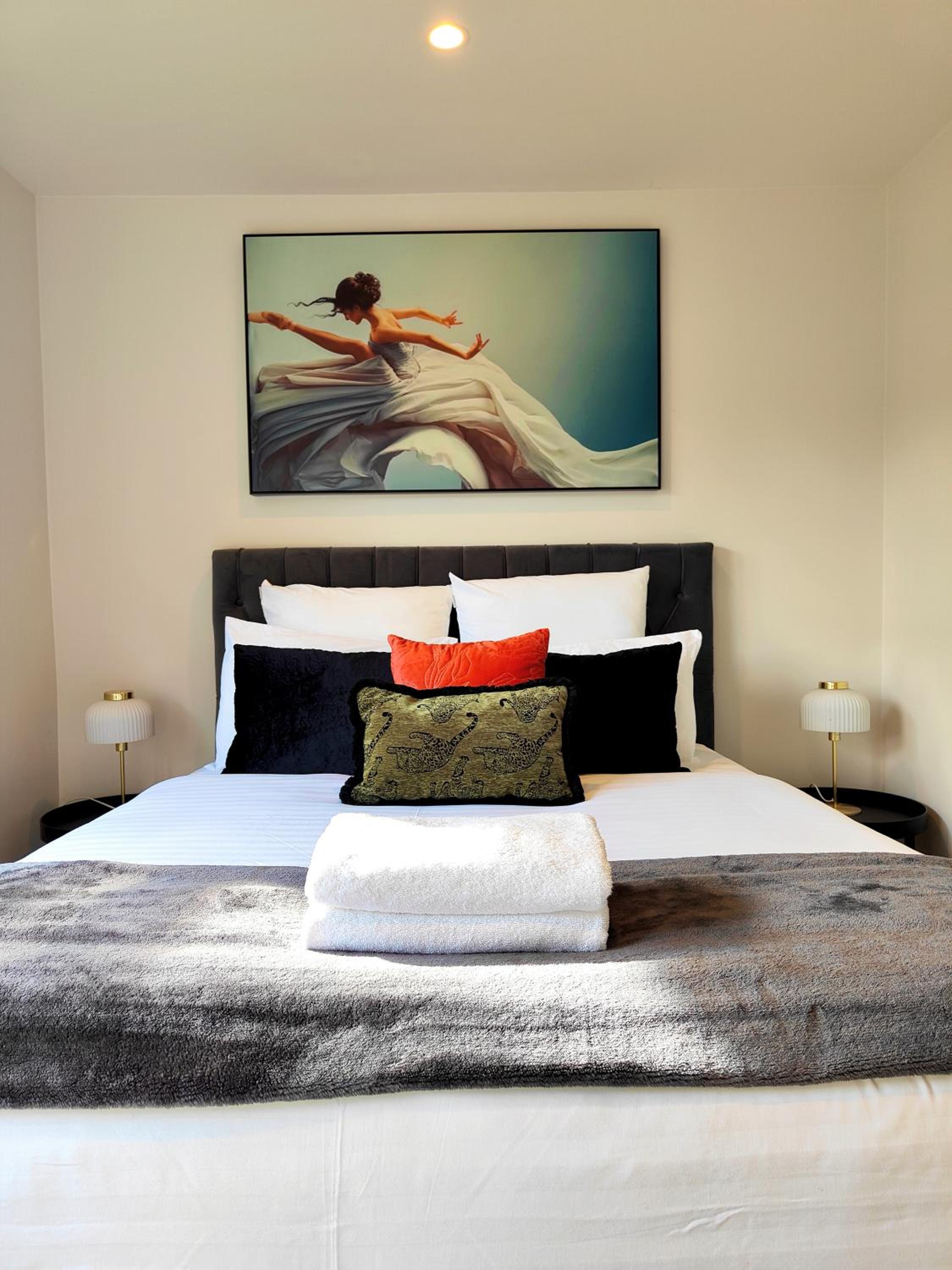 Most Peaceful & Private City Retreat - New AC - CBD 12 KMs & Airport 17KMs Away