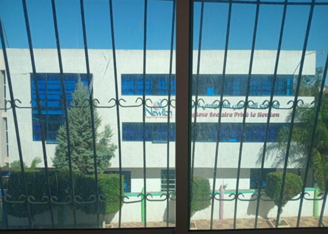Appartement confortable en face du complexe scolaire newton