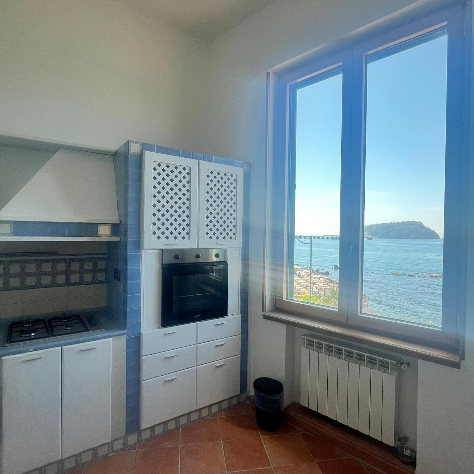 Speziali vista mare