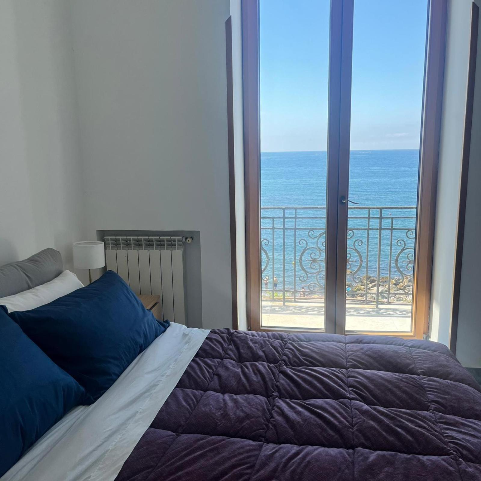 Speziali vista mare
