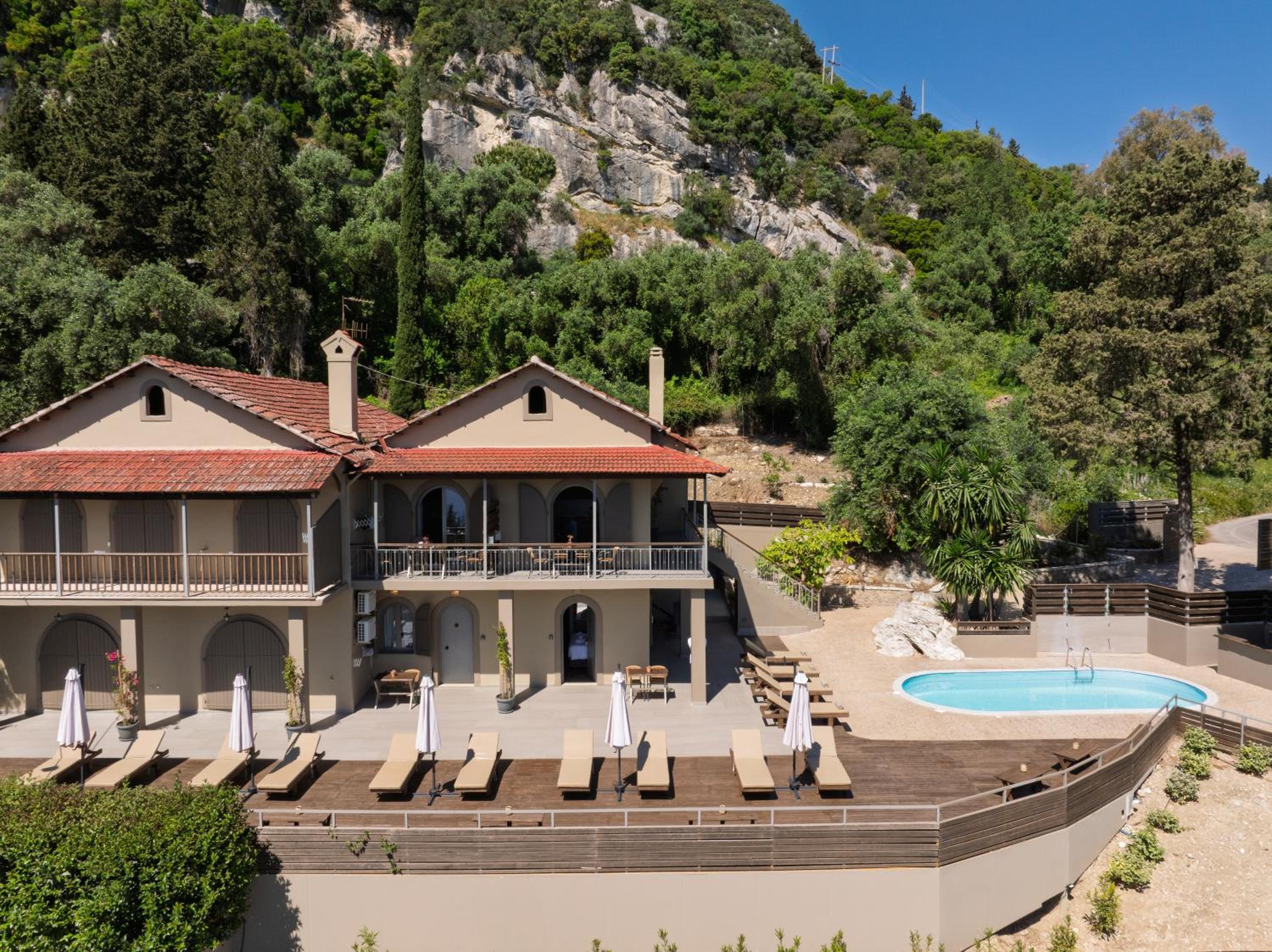 The Summit Escape House