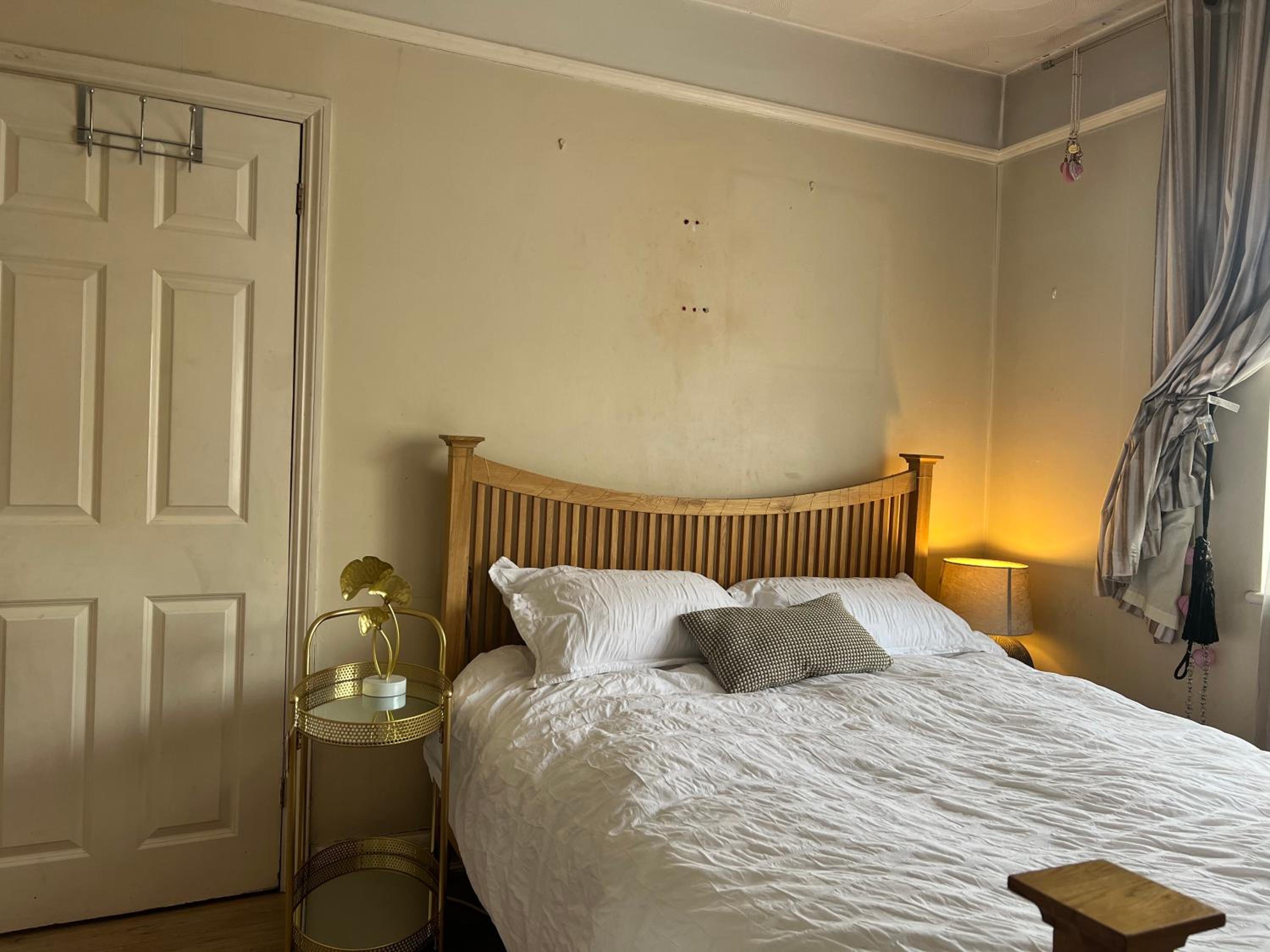 Spacious room in House