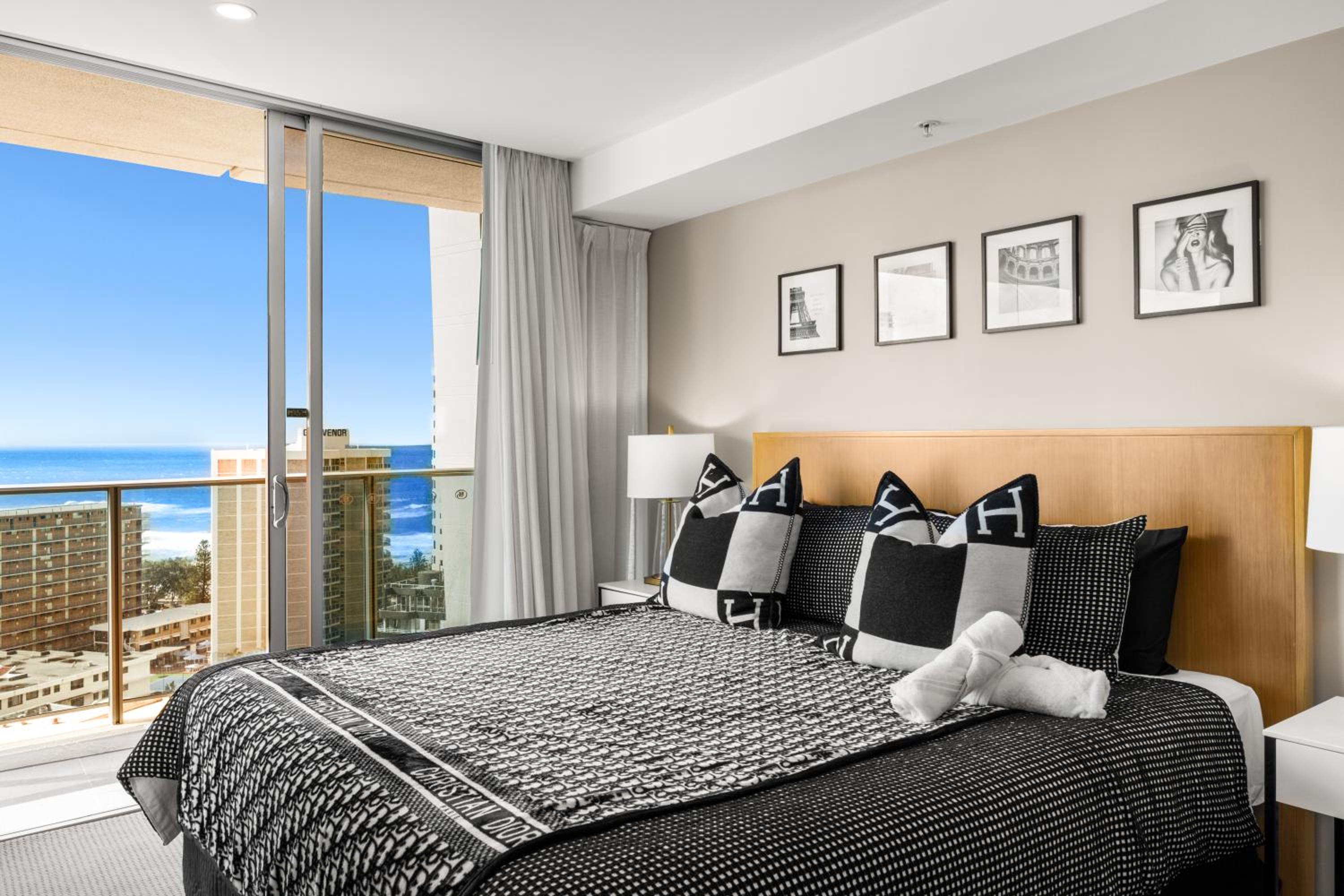 Stylish Private Apartment with Ocean Views in Hilton