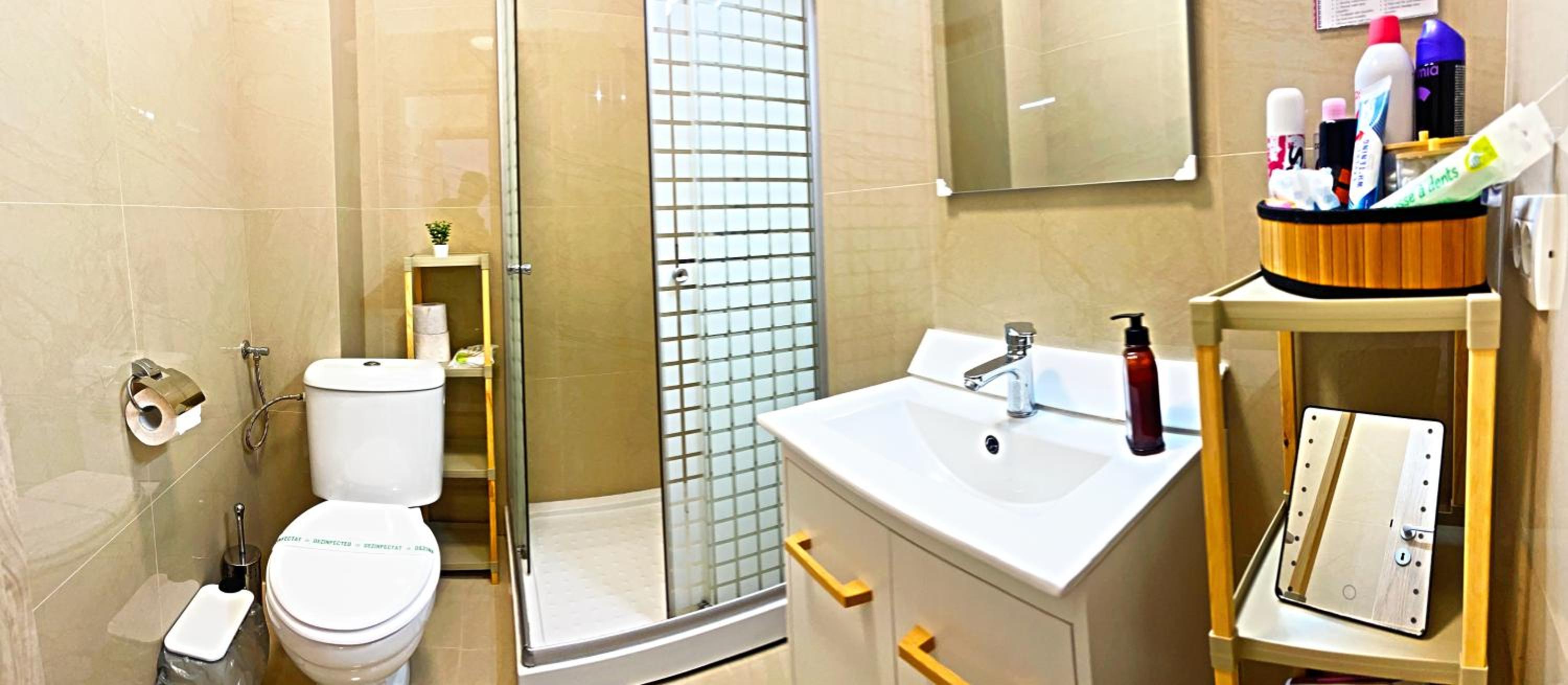 ChicStudio Full Kitchen AC Free Parking Popcorn