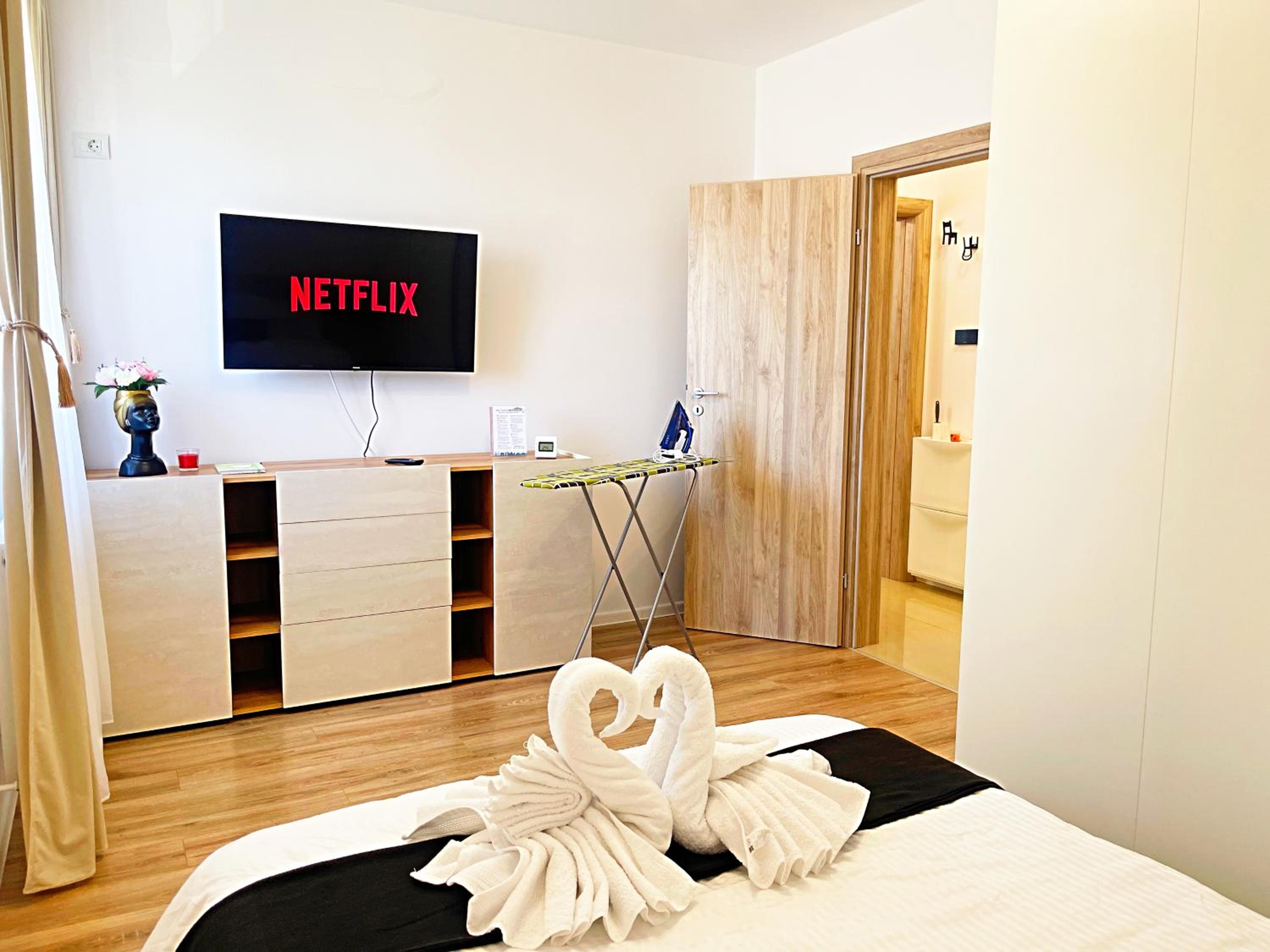 ChicStudio Full Kitchen AC Free Parking Popcorn