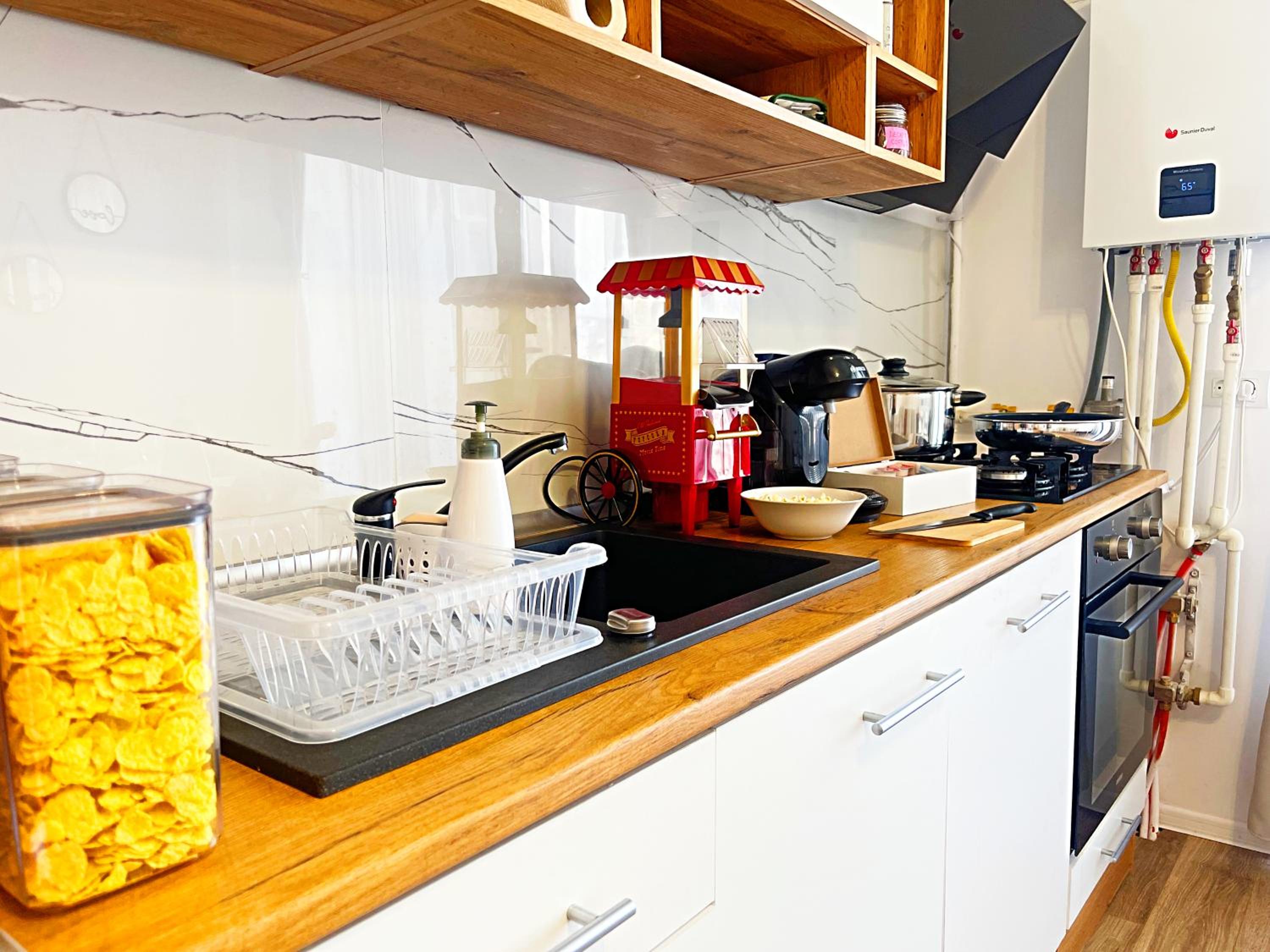ChicStudio Full Kitchen AC Free Parking Popcorn