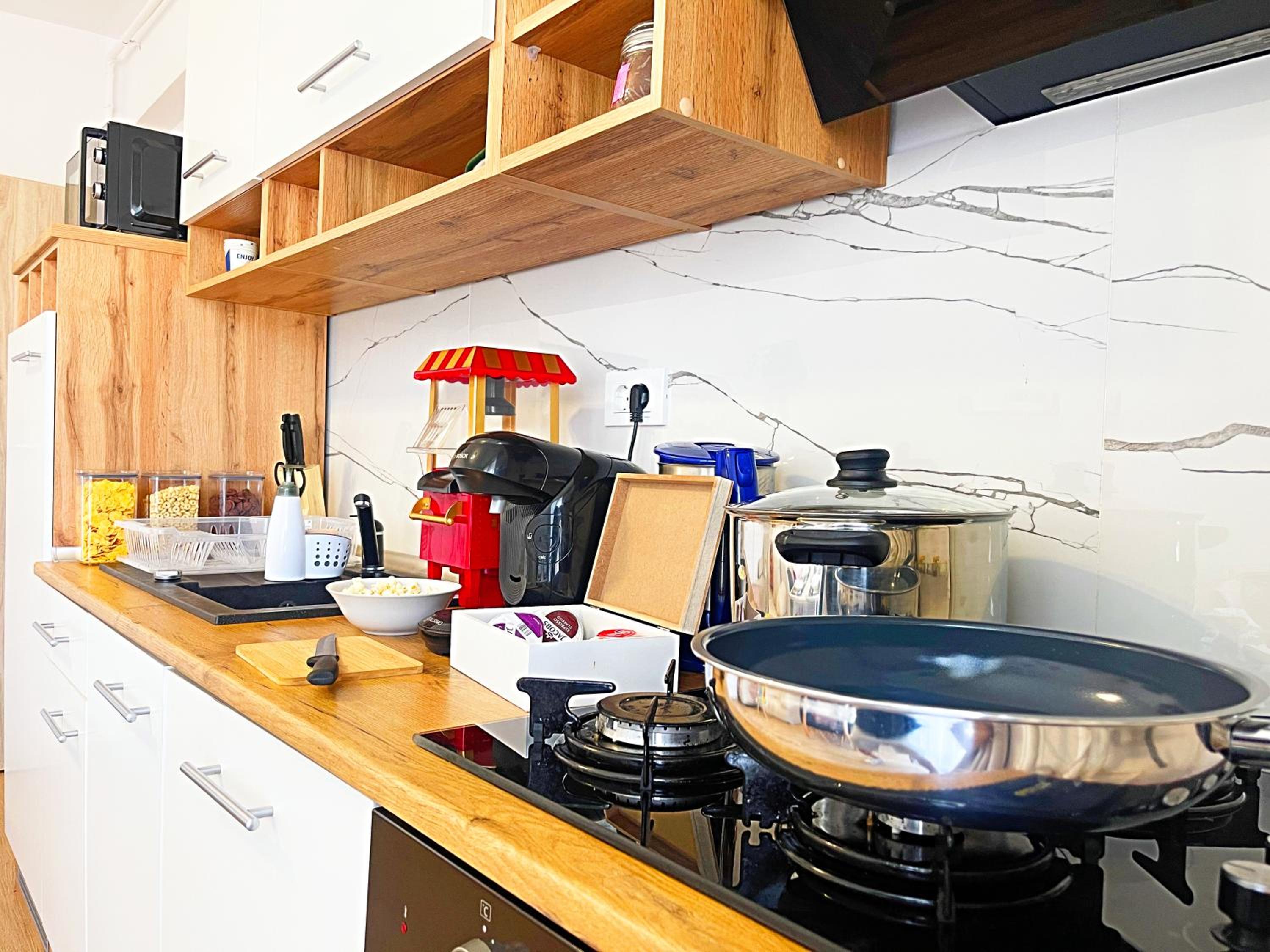 ChicStudio Full Kitchen AC Free Parking Popcorn