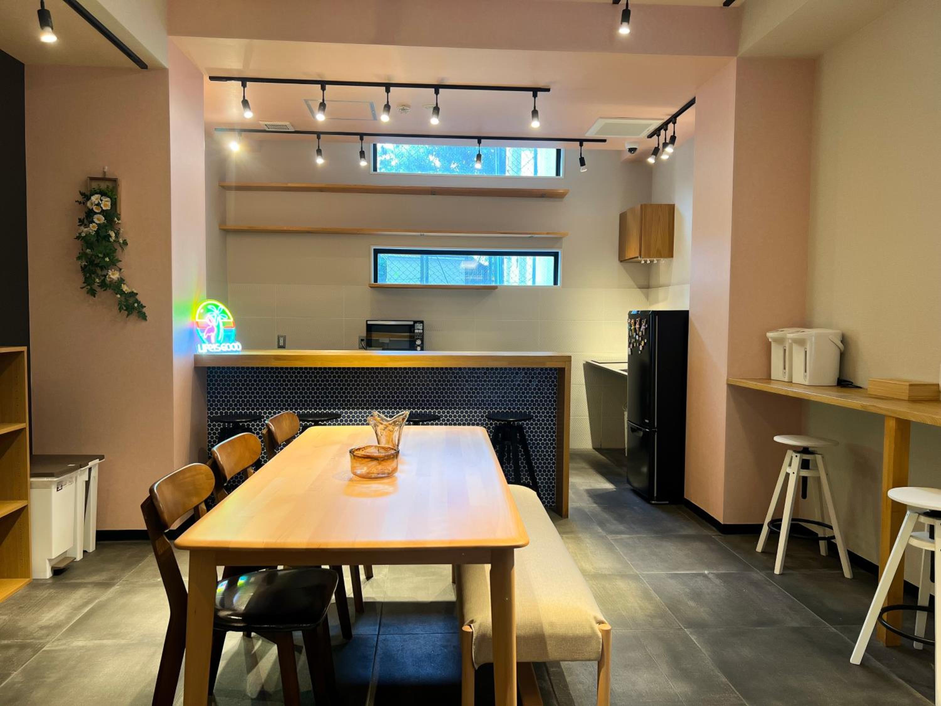 Hostel Hangout Best Value Near Kuromon Market & Namba