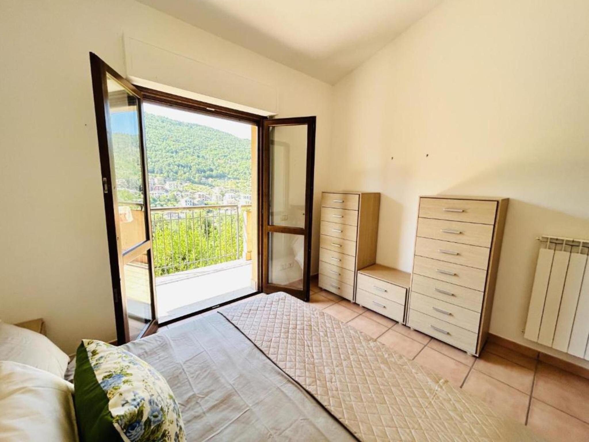 Accogliente Appartamento con Balcone Panoramico Fino a 3 Persone, Vicino al Centro Storico