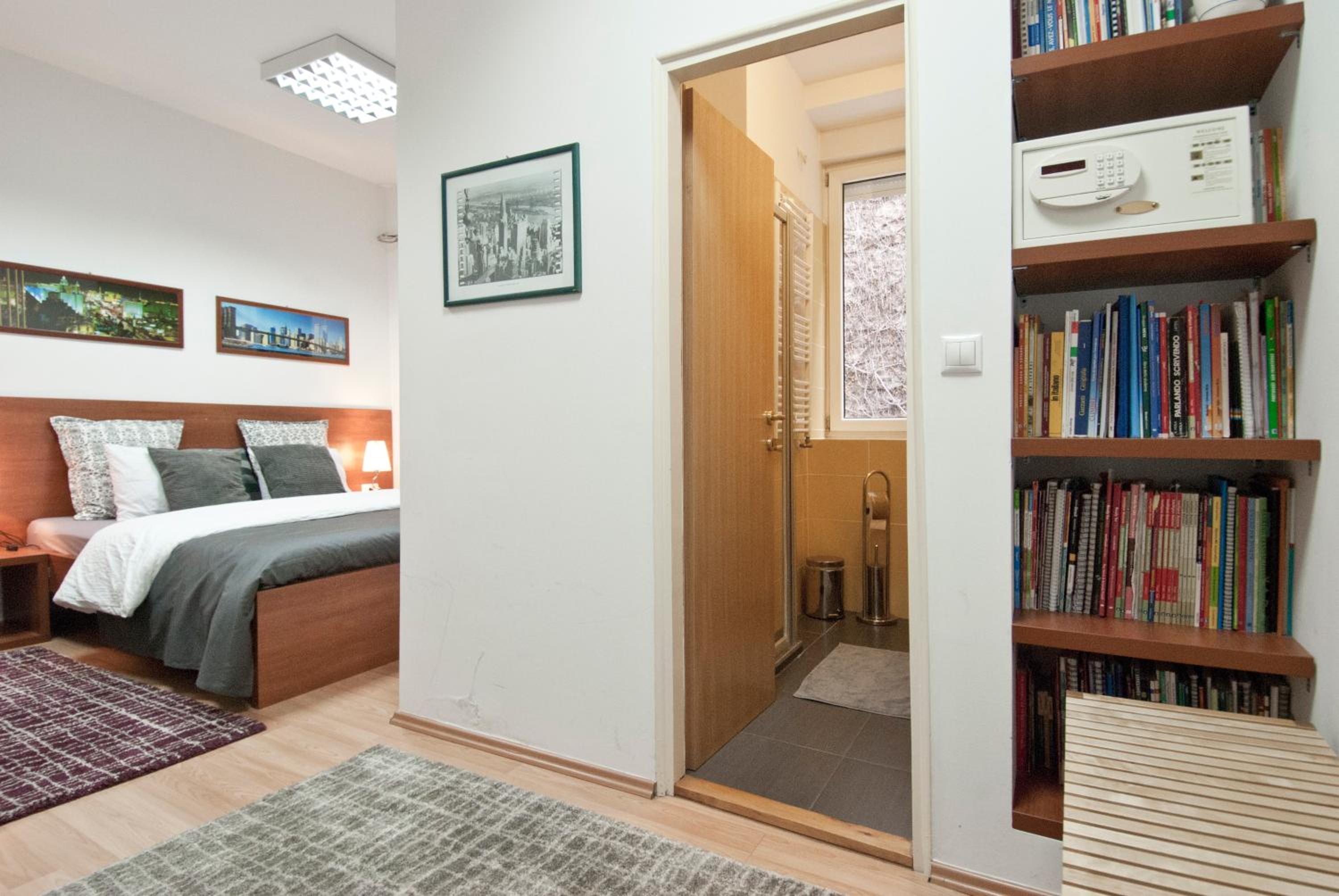 City Lights Apartment view 4