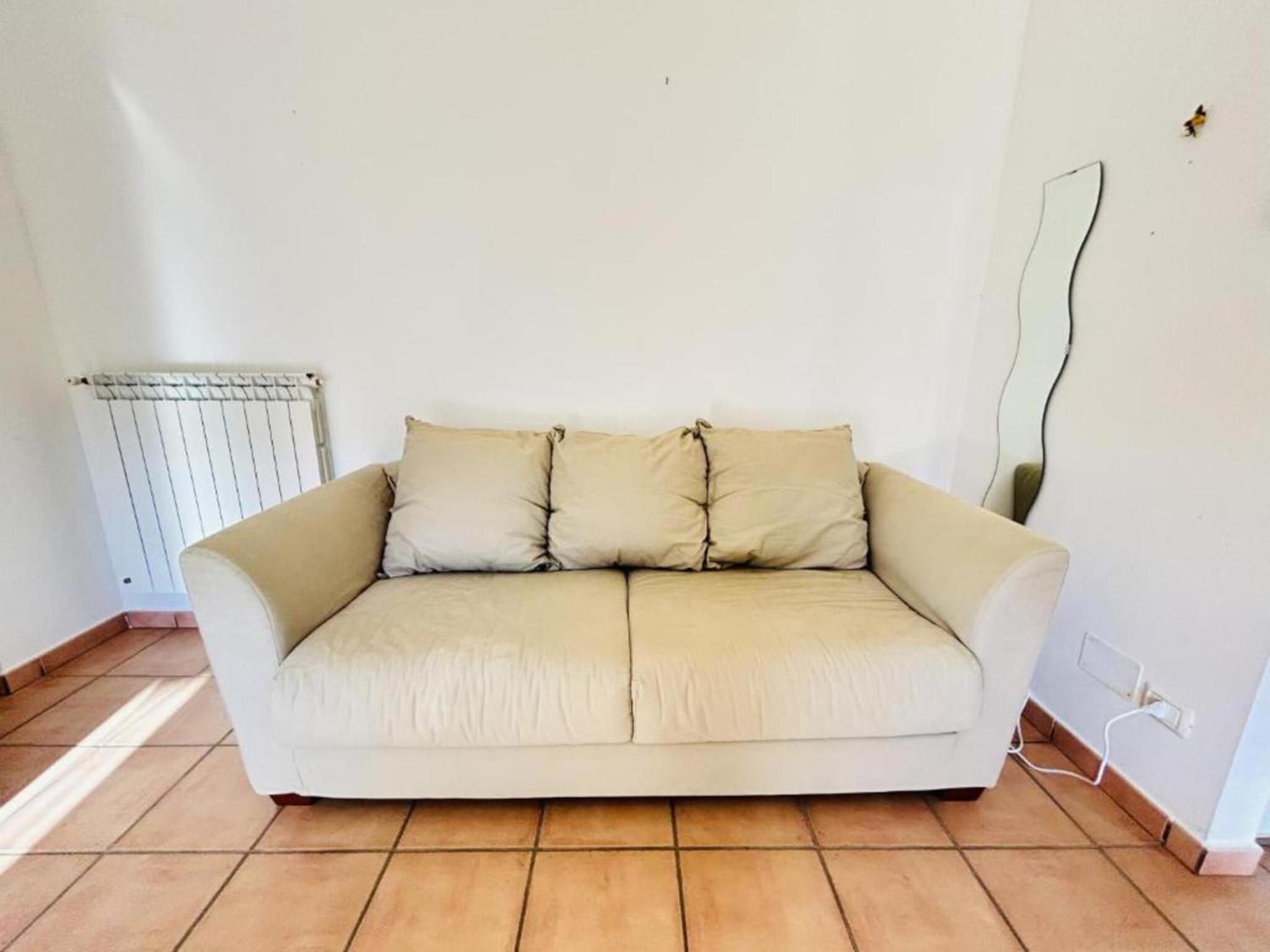 Accogliente Appartamento con Balcone Panoramico Fino a 3 Persone, Vicino al Centro Storico