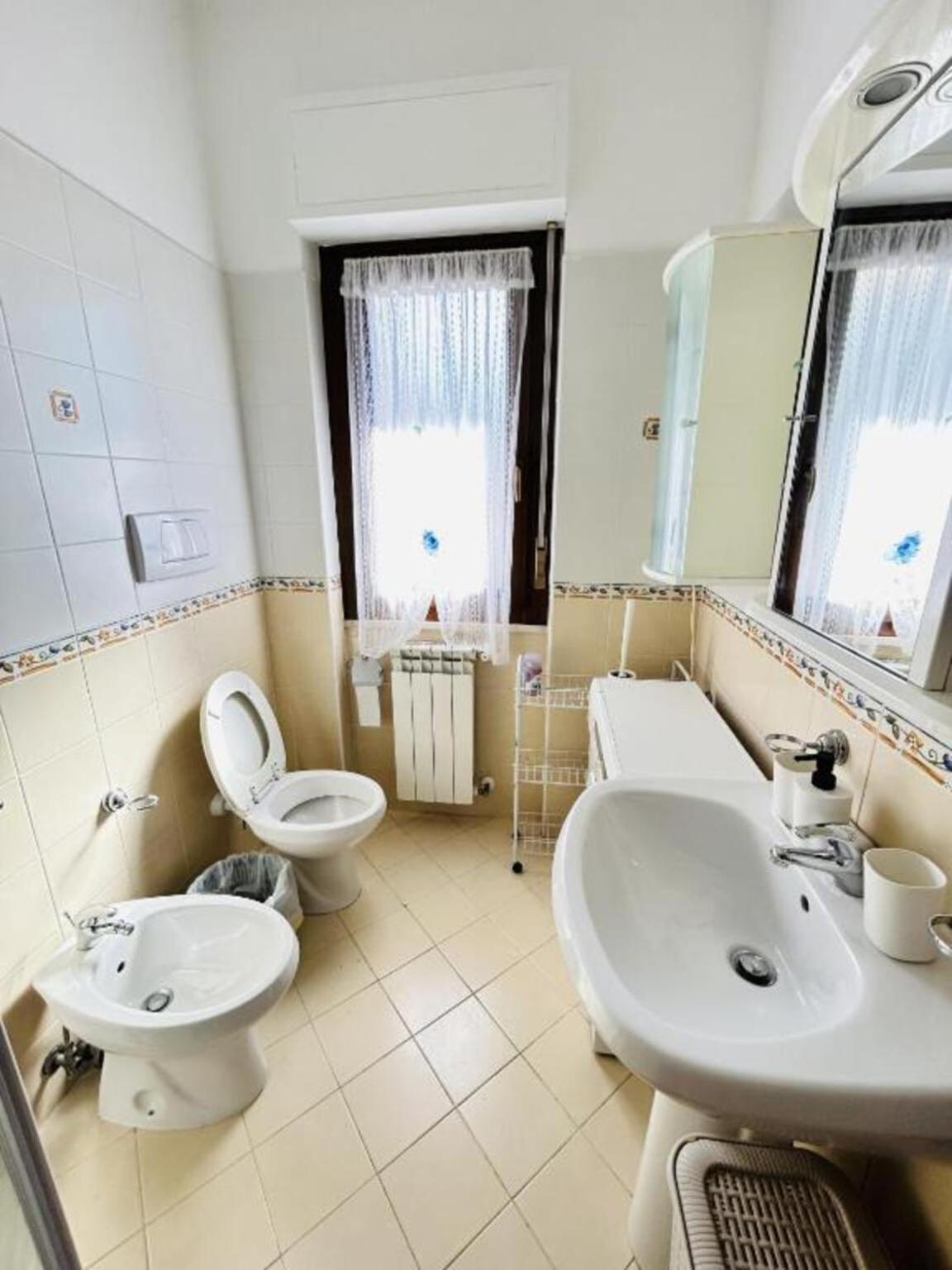Accogliente Appartamento con Balcone Panoramico Fino a 3 Persone, Vicino al Centro Storico