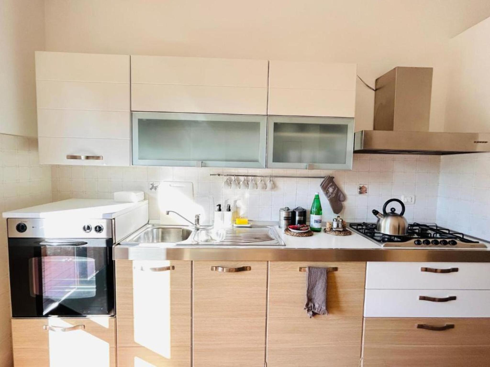 Accogliente Appartamento con Balcone Panoramico Fino a 3 Persone, Vicino al Centro Storico