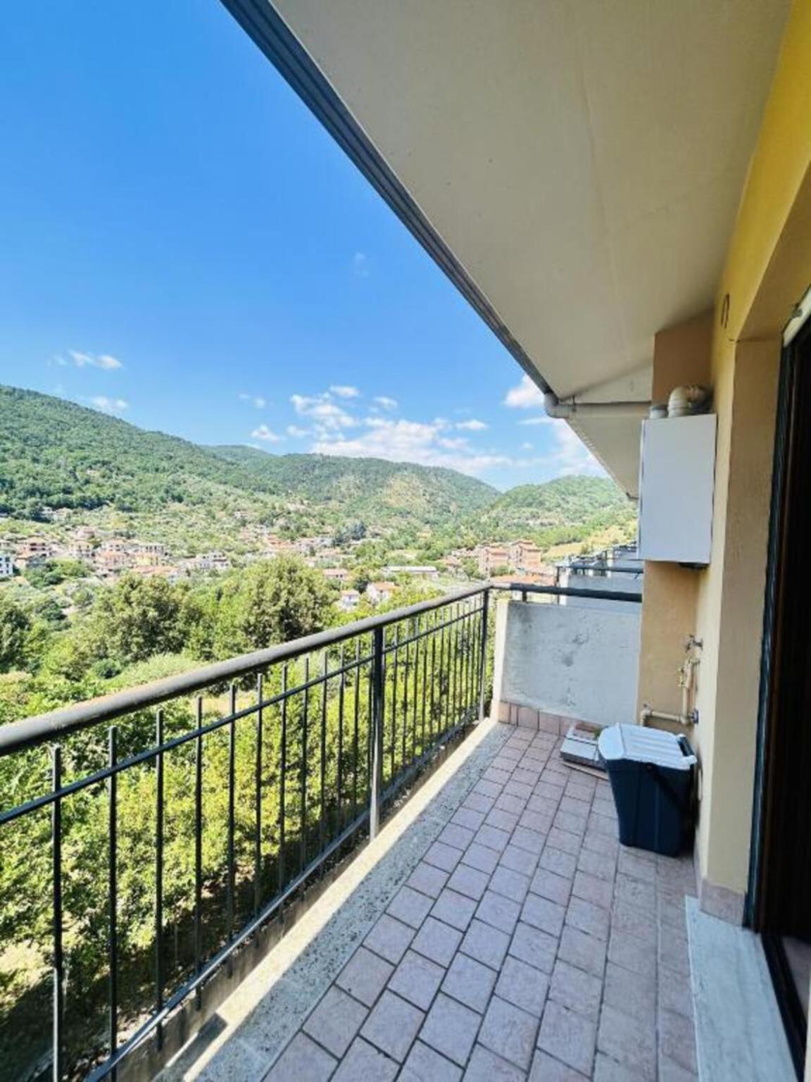 Accogliente Appartamento con Balcone Panoramico Fino a 3 Persone, Vicino al Centro Storico