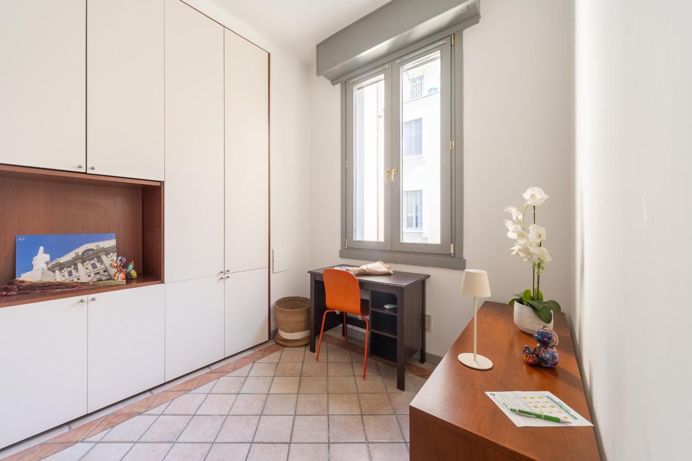 Sunny apartment with terrace in Milan city center by Rentopolis