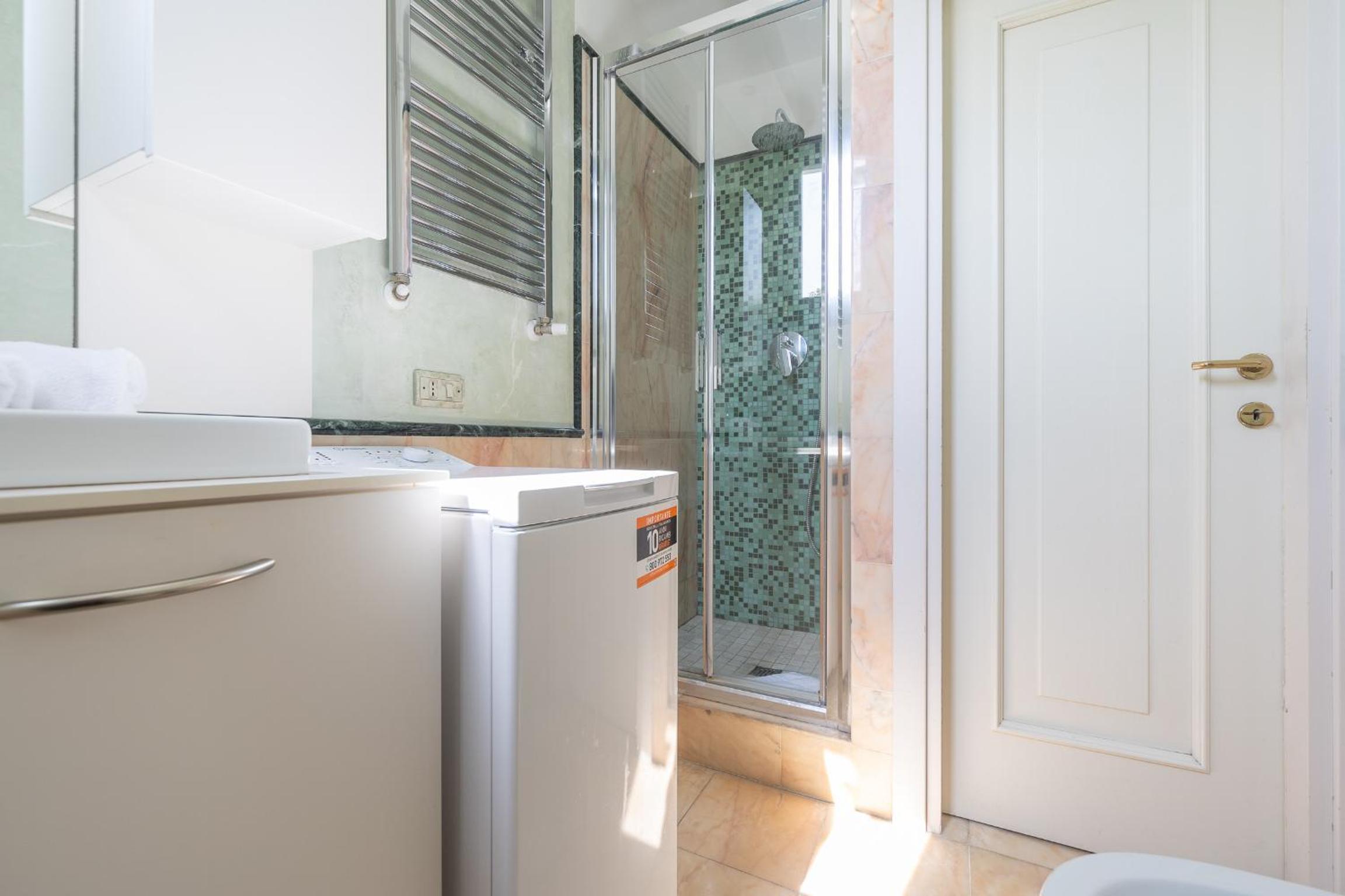 Sunny apartment with terrace in Milan city center by Rentopolis
