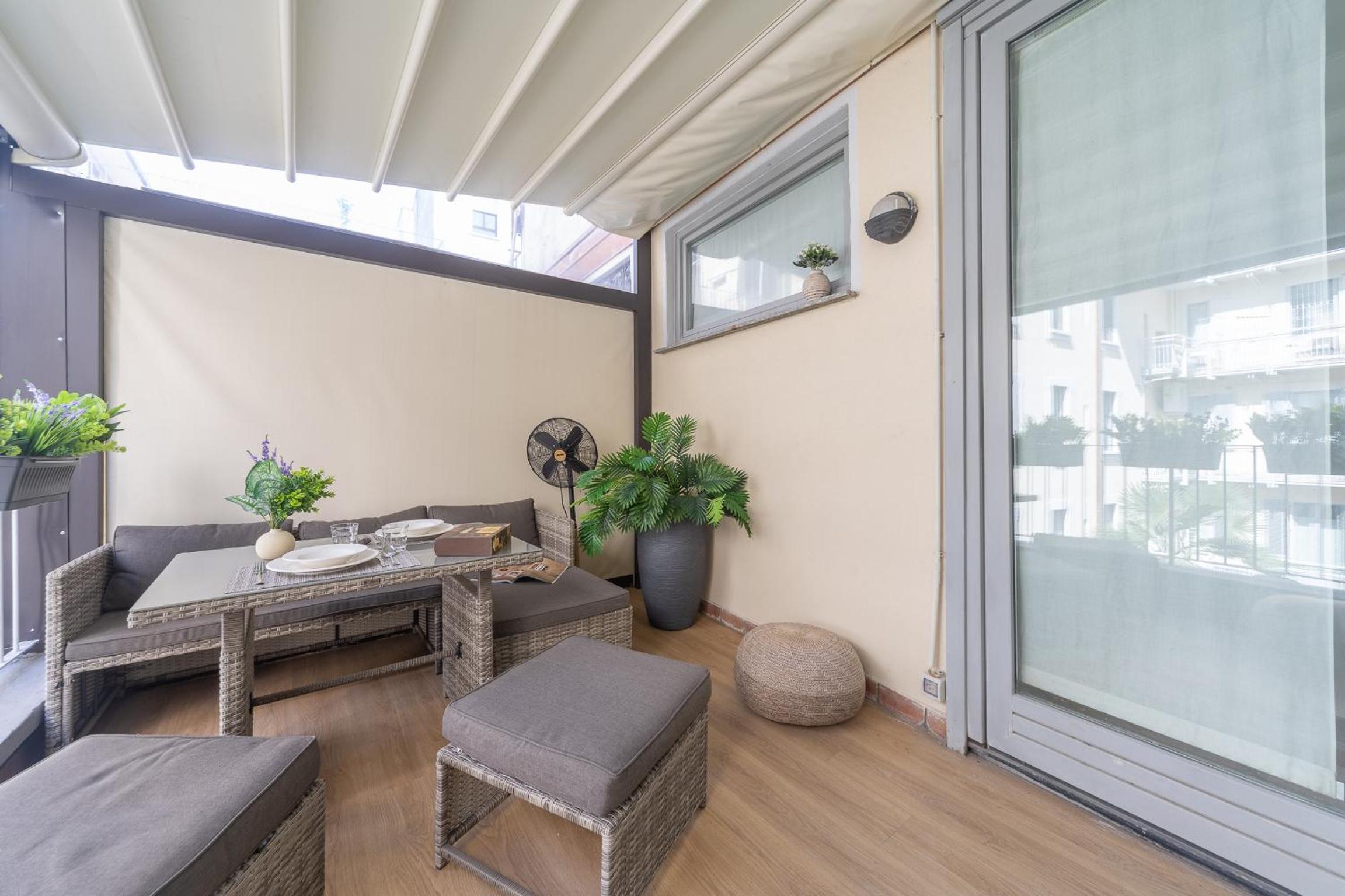 Sunny apartment with terrace in Milan city center by Rentopolis