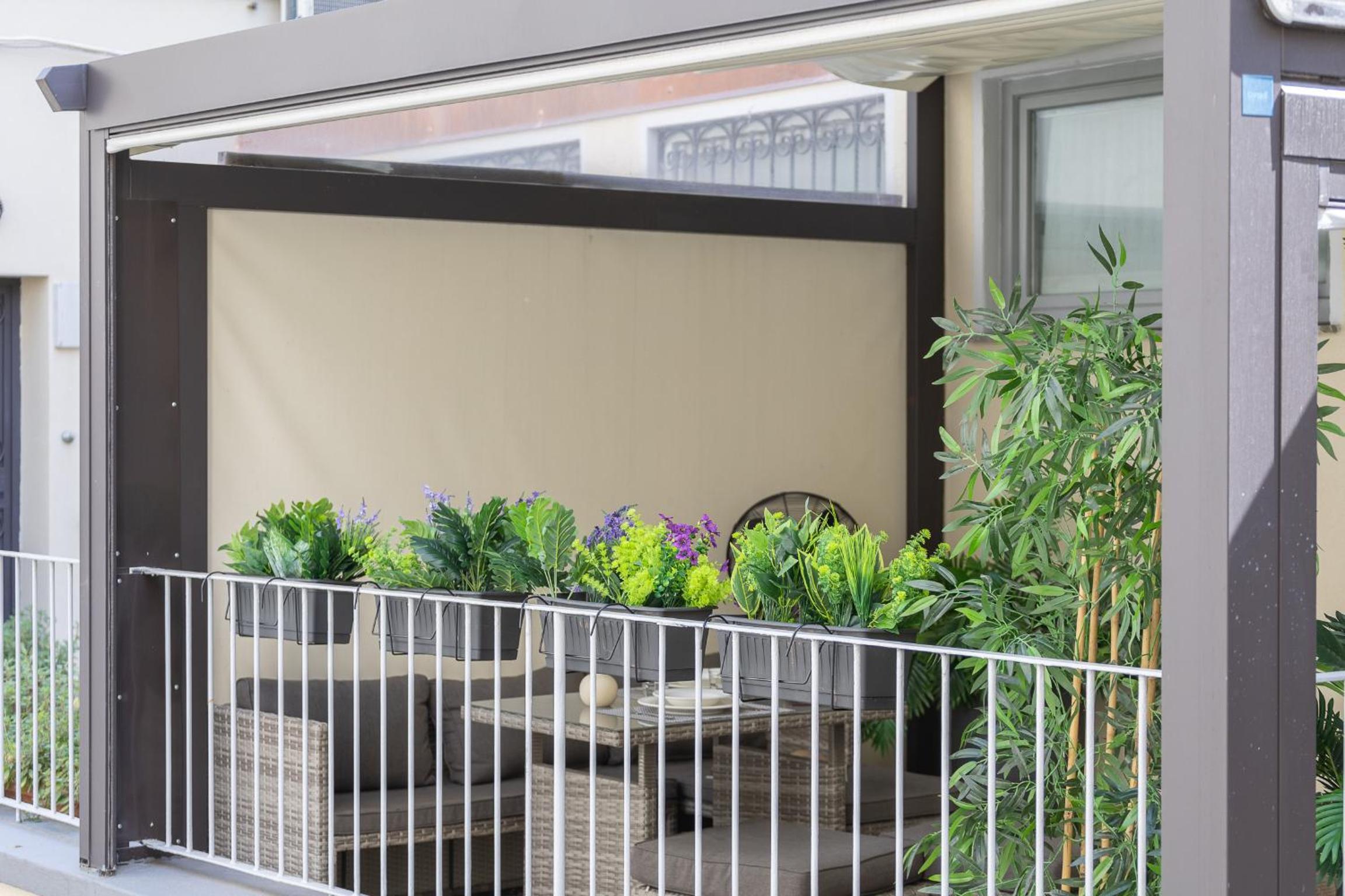 Sunny apartment with terrace in Milan city center by Rentopolis