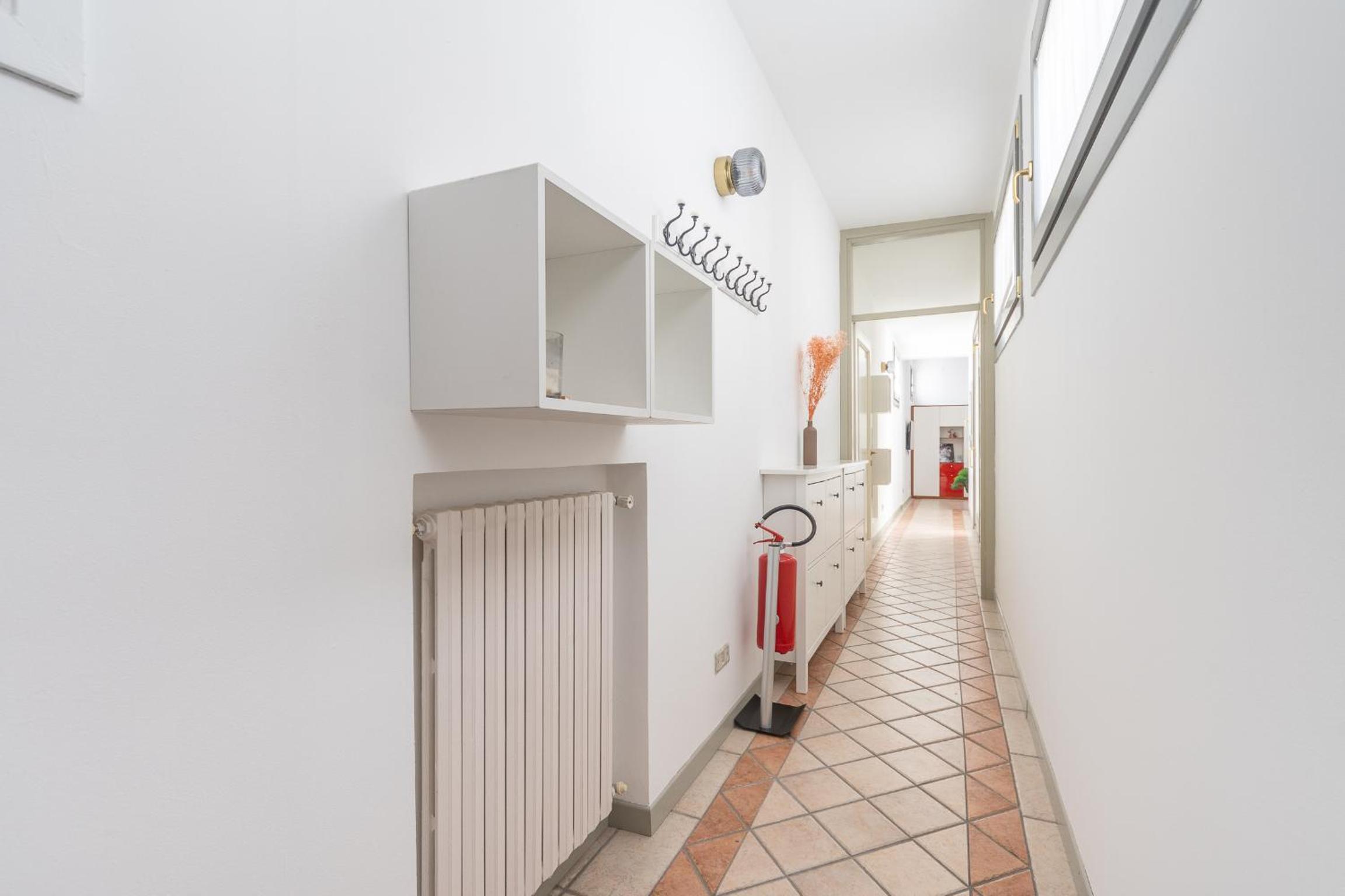 Sunny apartment with terrace in Milan city center by Rentopolis