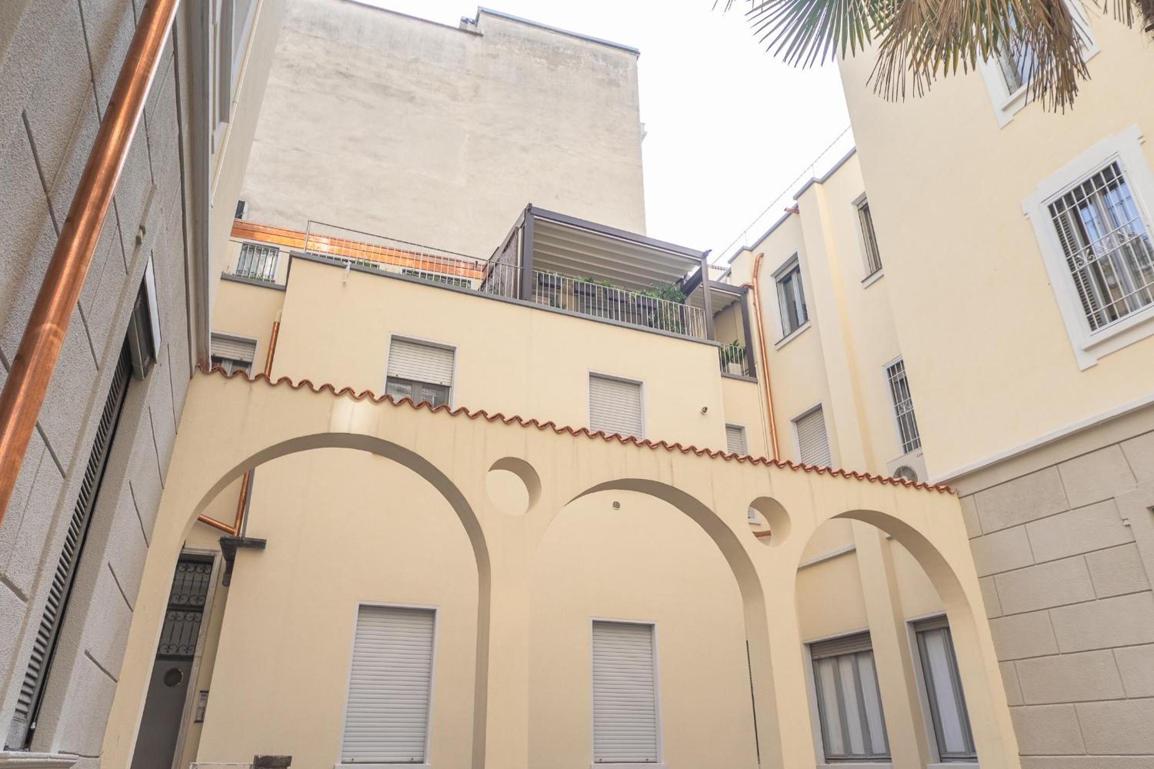 Sunny apartment with terrace in Milan city center by Rentopolis