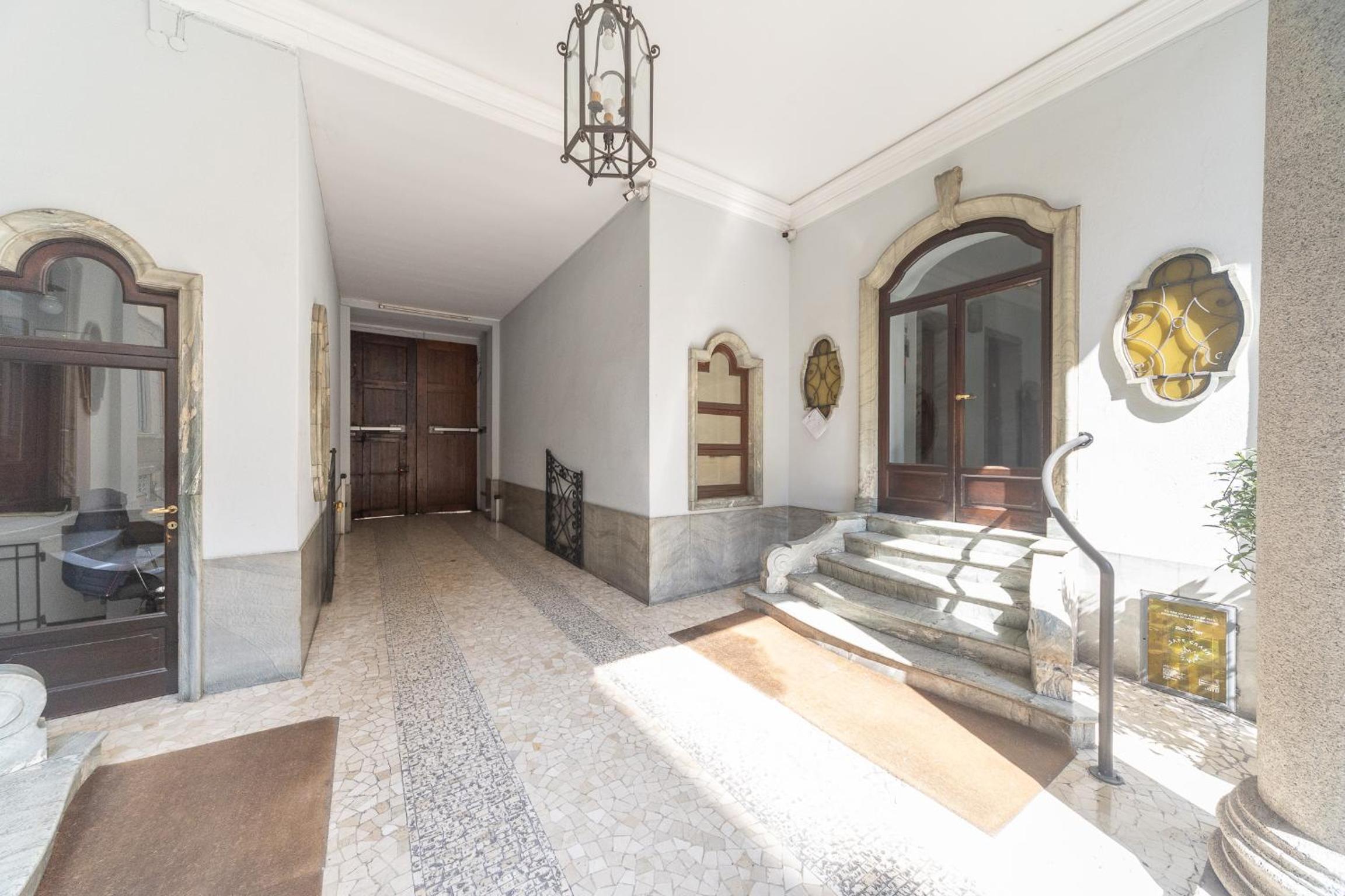 Sunny apartment with terrace in Milan city center by Rentopolis