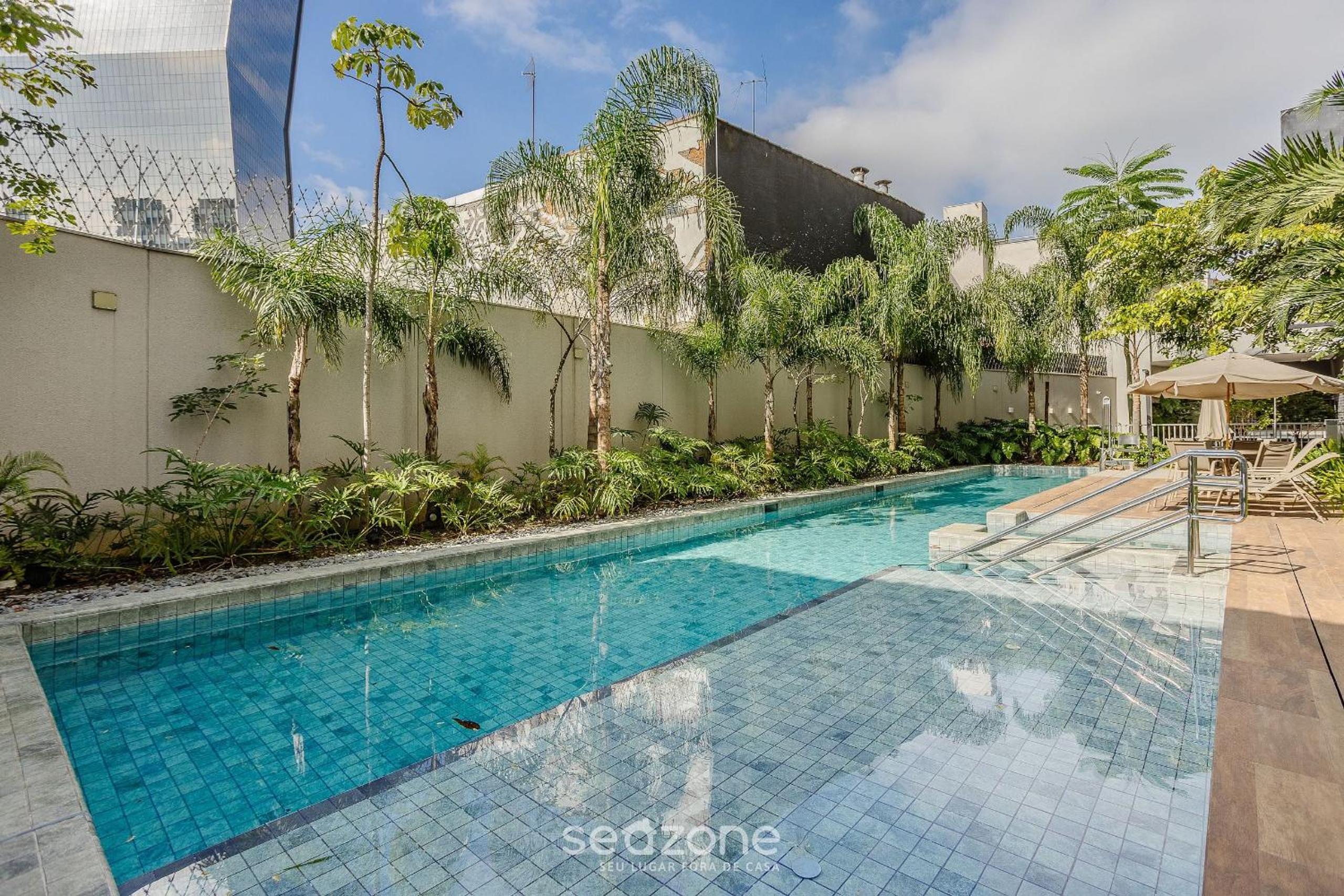 Complete stay with pool and gym steps from the Metro in Pinheiros - SP - LOF