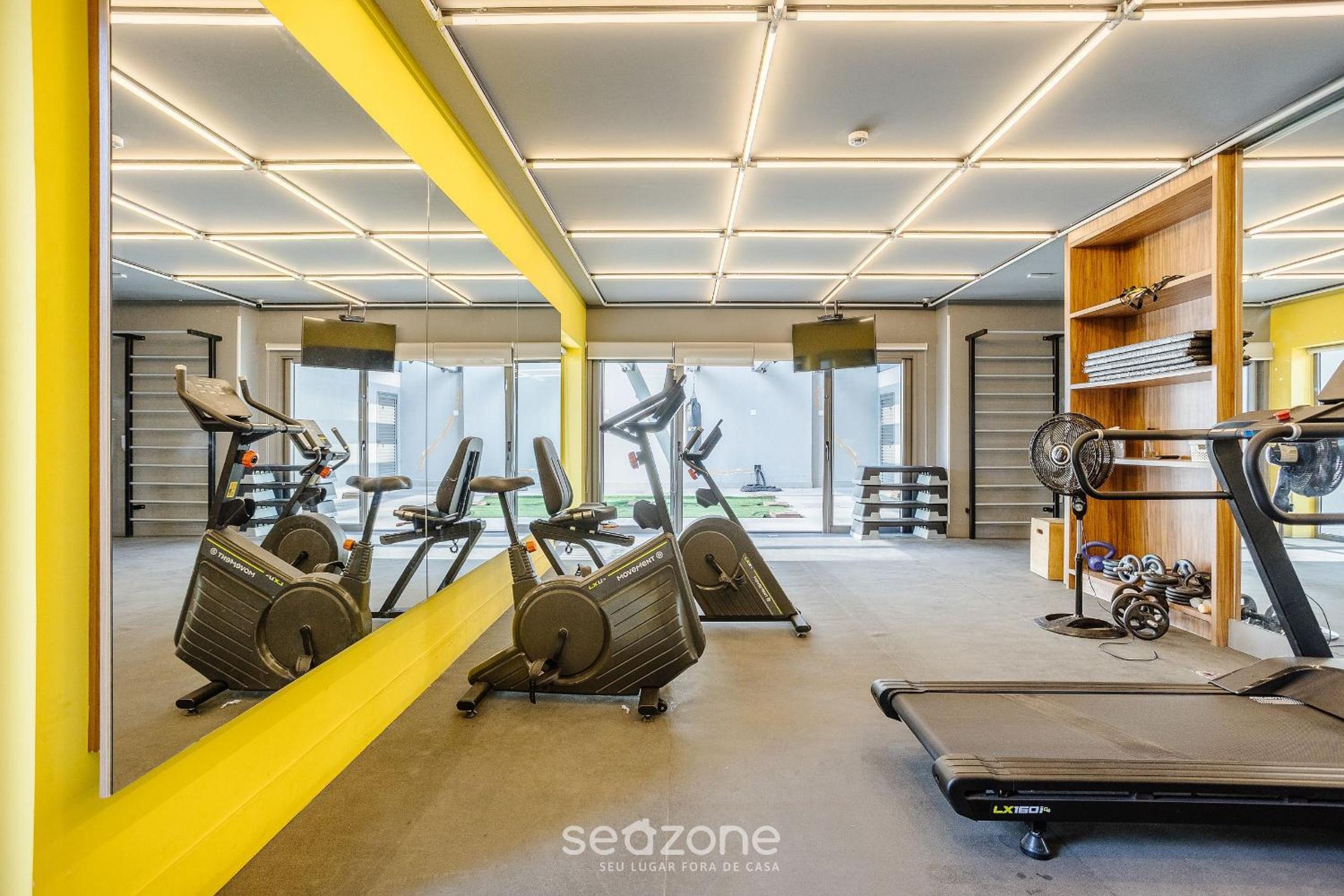 Complete stay with pool and gym steps from the Metro in Pinheiros - SP - LOF