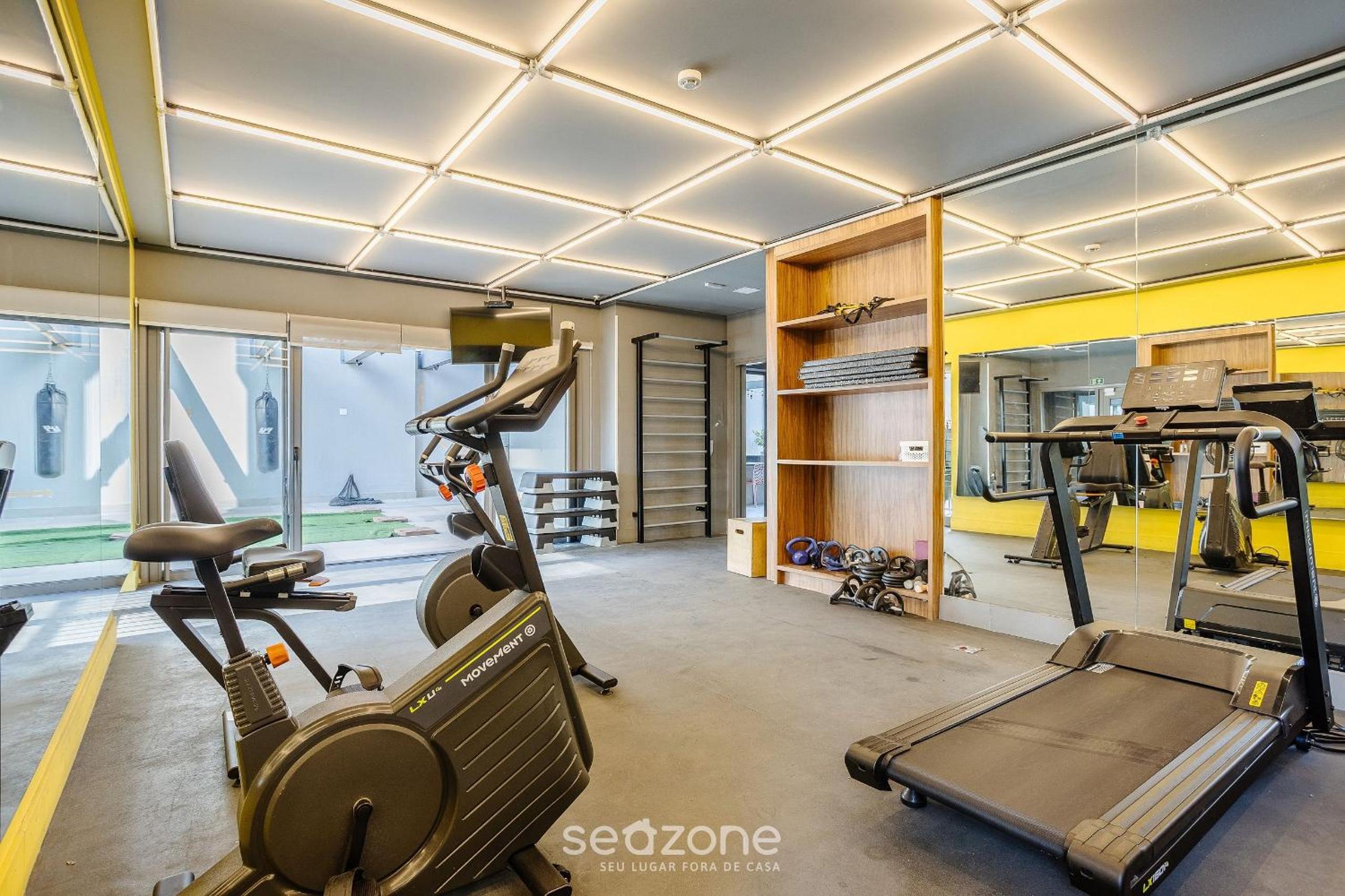 Complete stay with pool and gym steps from the Metro in Pinheiros - SP - LOF