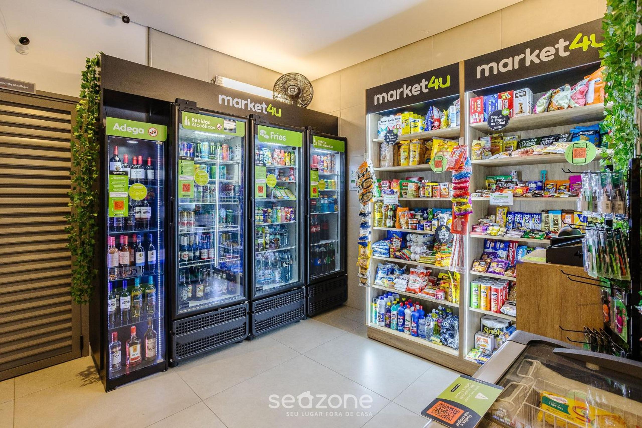 Complete stay with pool and gym steps from the Metro in Pinheiros - SP - LOF