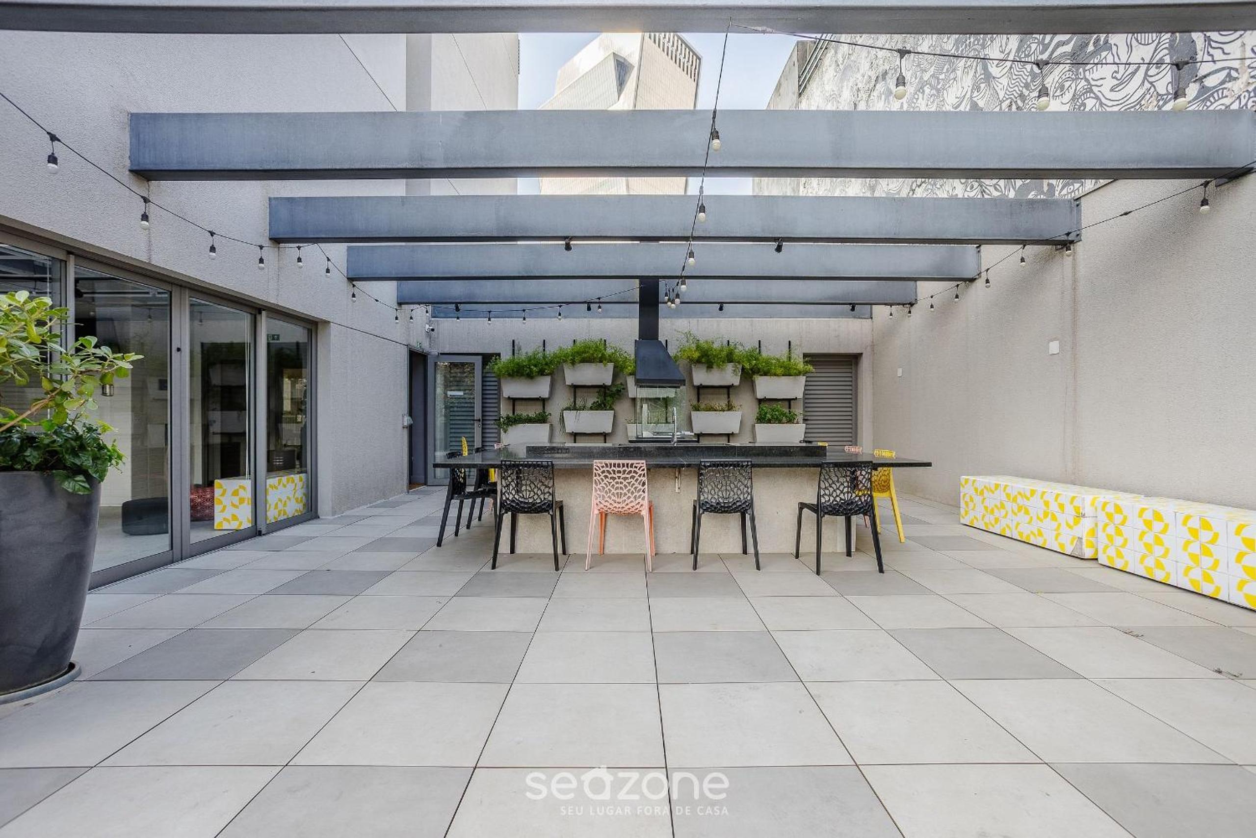 Complete stay with pool and gym steps from the Metro in Pinheiros - SP - LOF