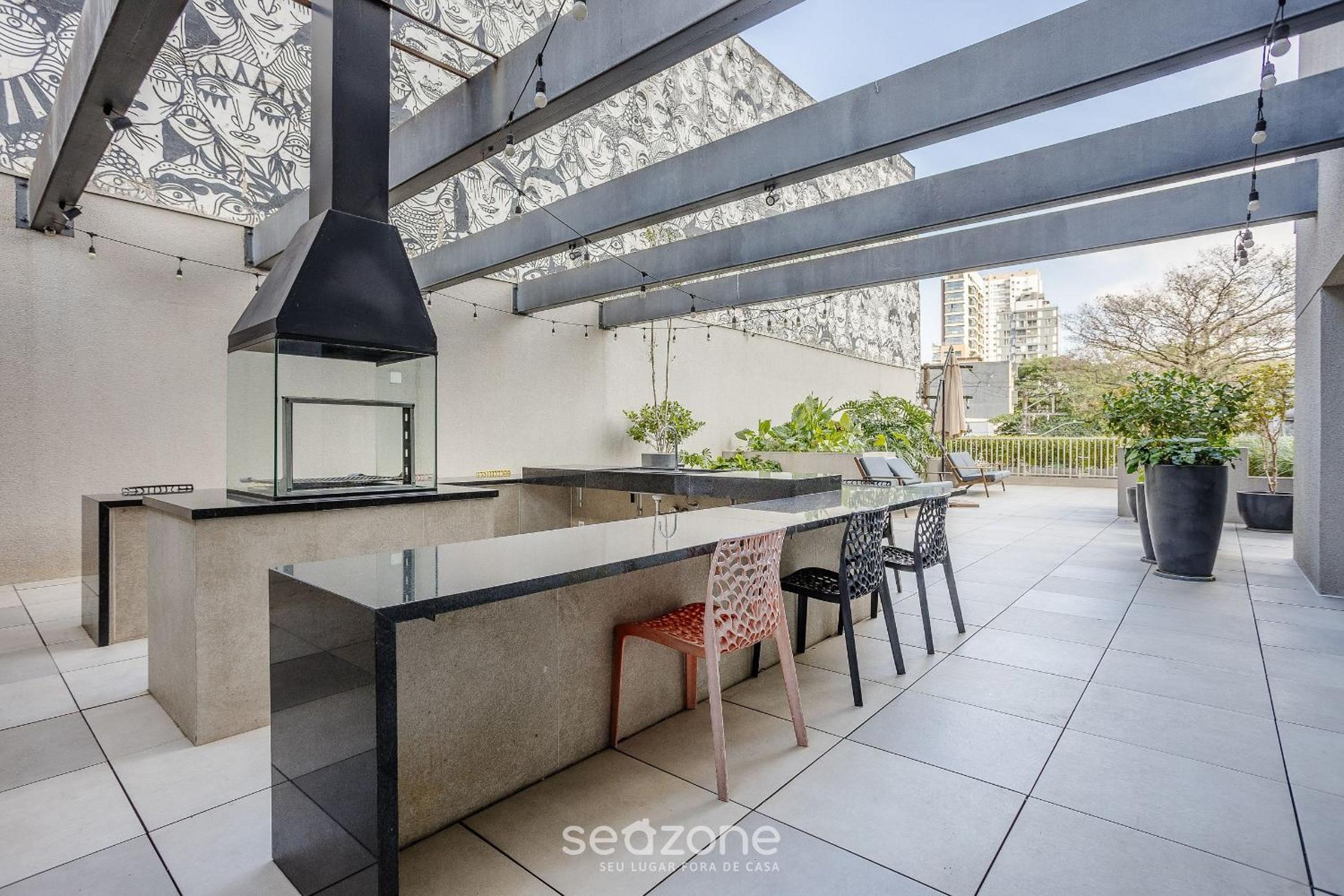 Complete stay with pool and gym steps from the Metro in Pinheiros - SP - LOF
