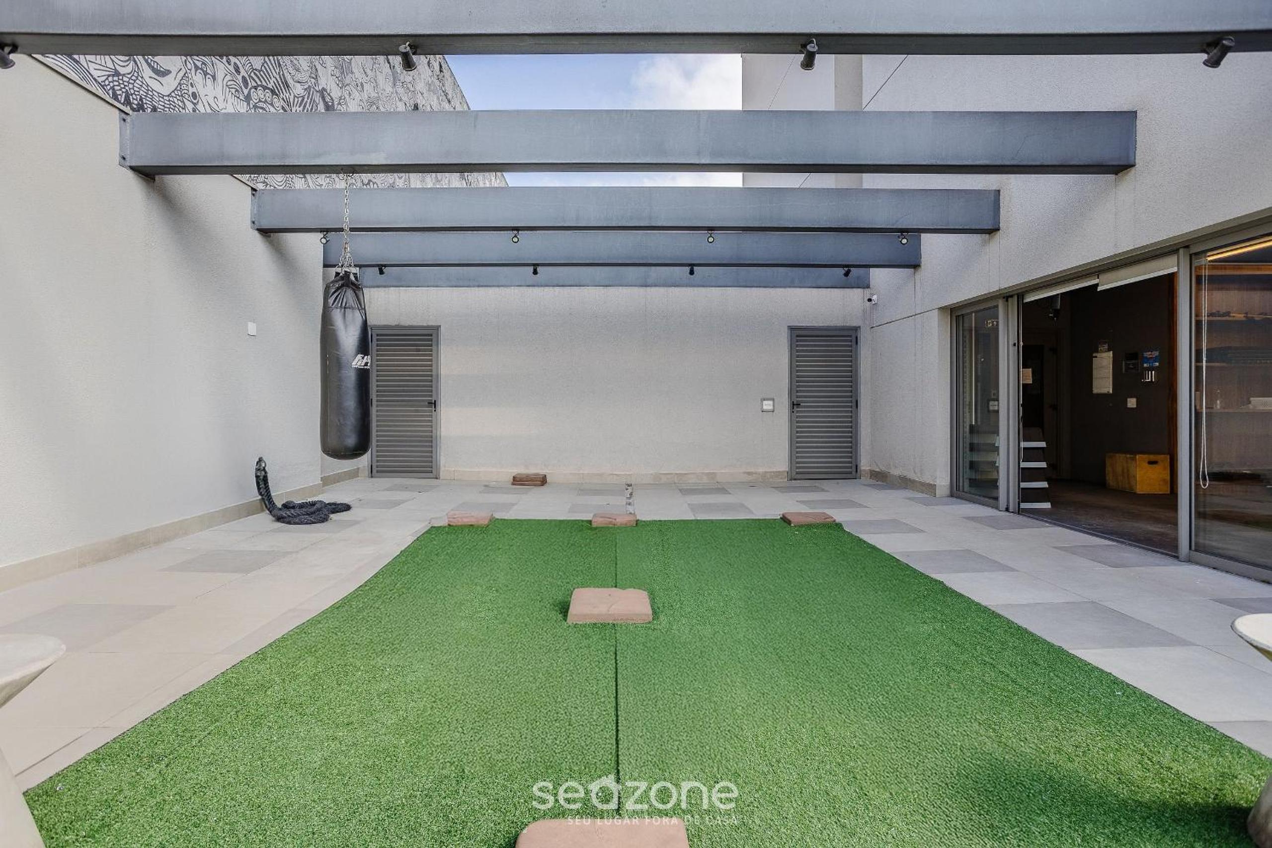 Complete stay with pool and gym steps from the Metro in Pinheiros - SP - LOF