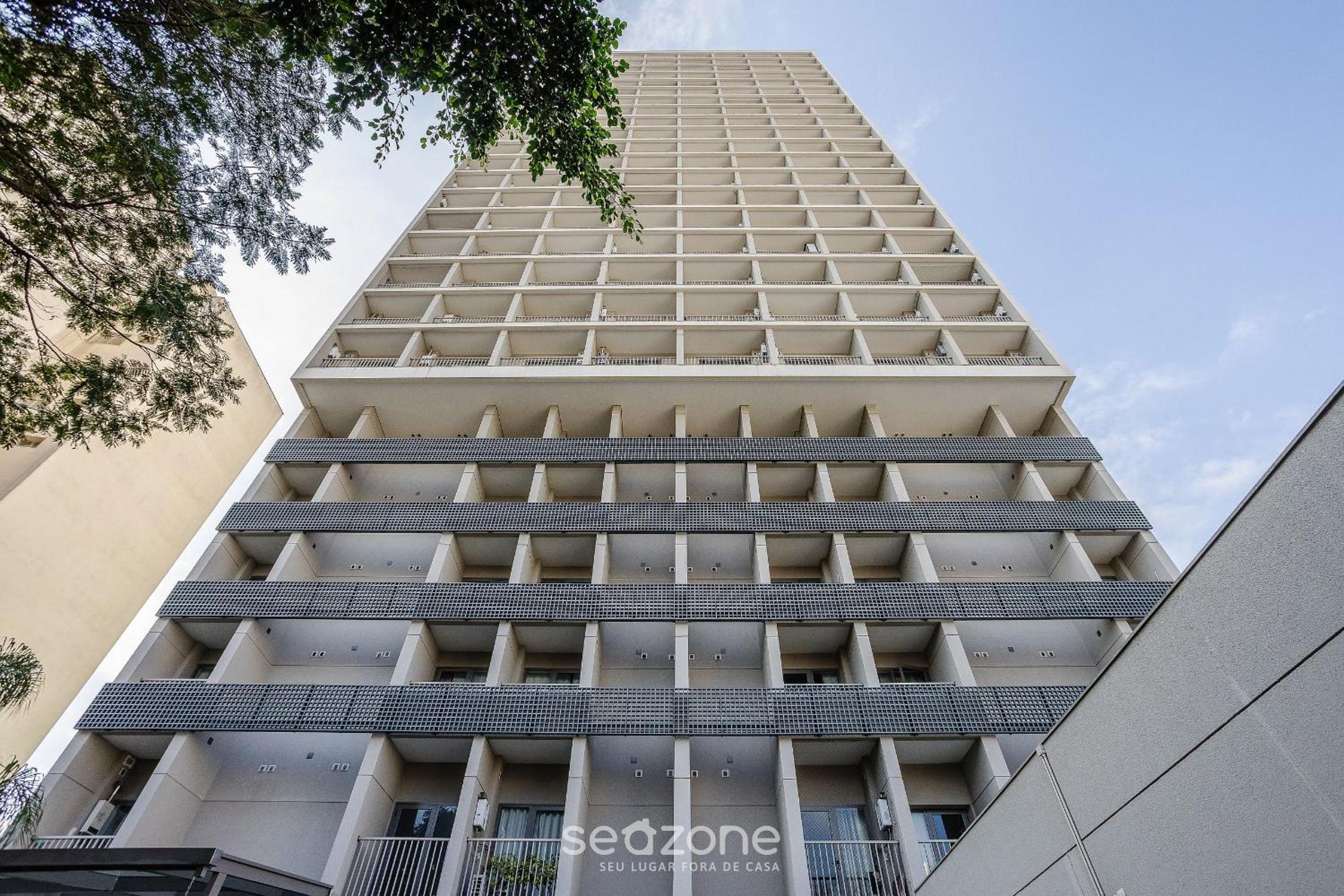 Complete stay with pool and gym steps from the Metro in Pinheiros - SP - LOF