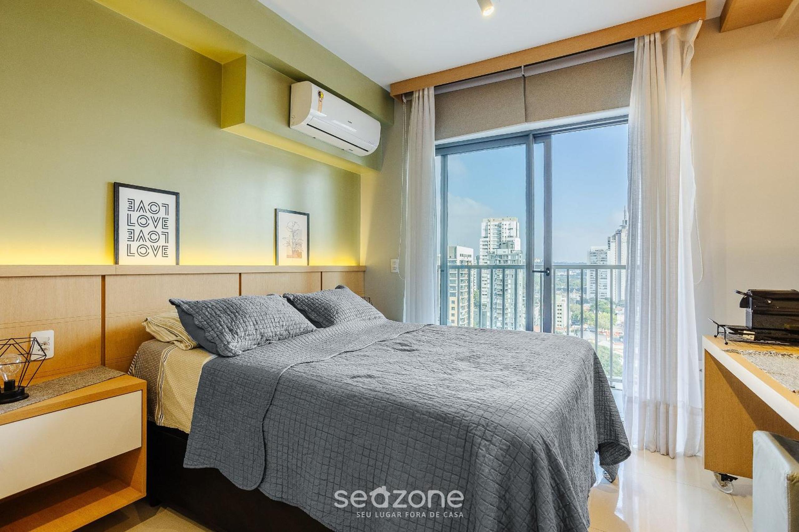 Complete stay with pool and gym steps from the Metro in Pinheiros - SP - LOF